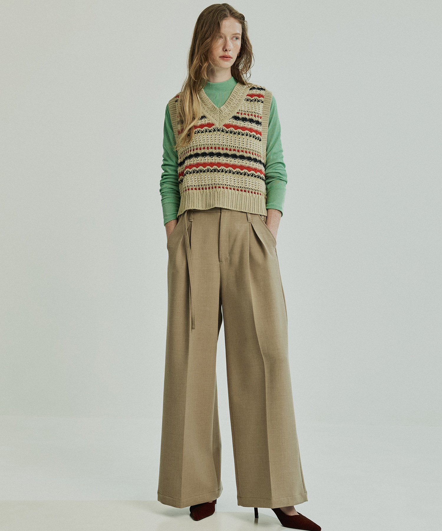 ハイネックラインリブTOP