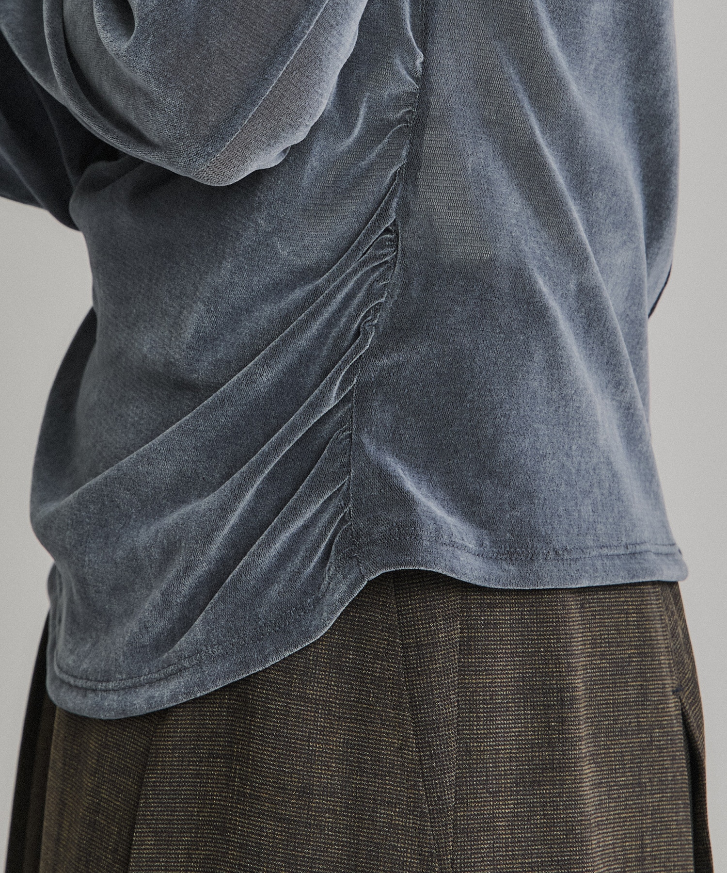 シャーリングベロアチュールスリットTOP
