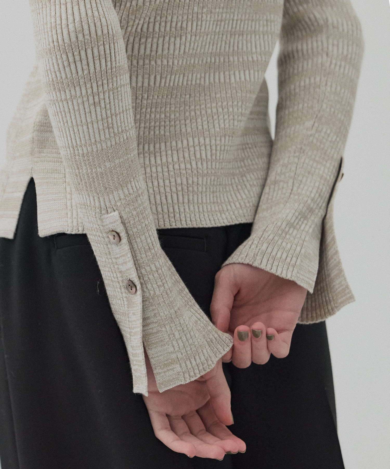 クルーネックリブニット