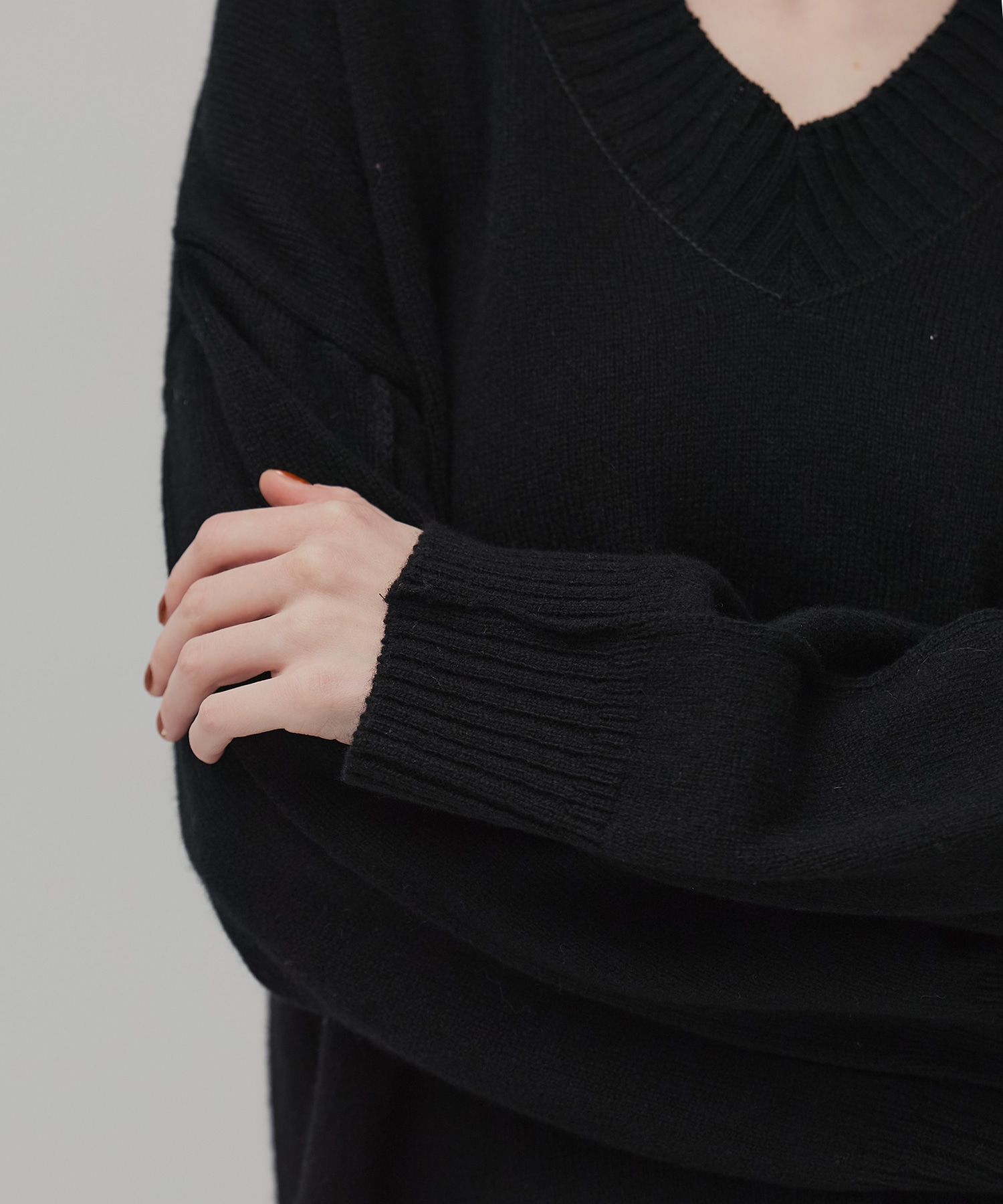 ラムウールVネックニット