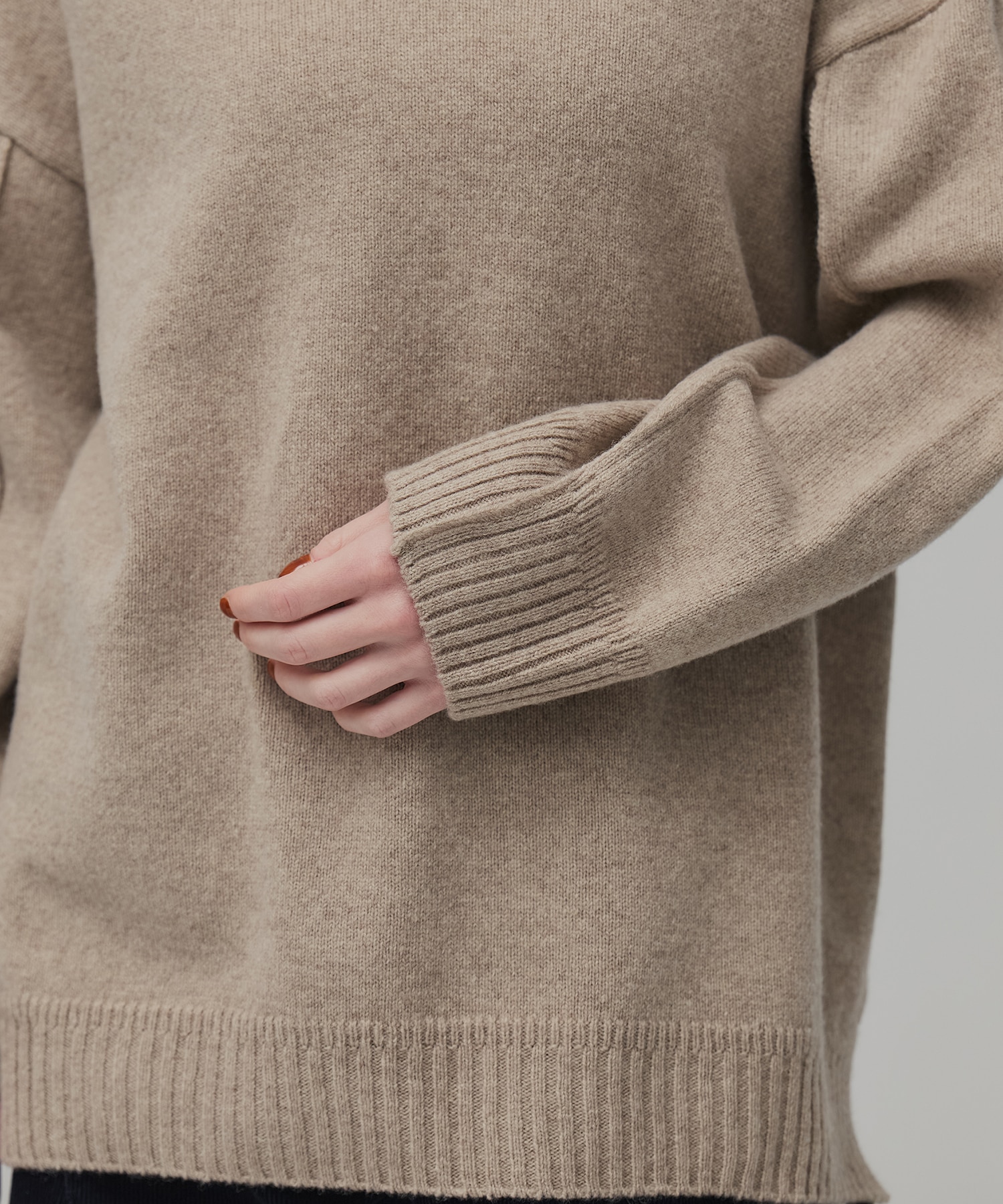 ラムウールVネックニット