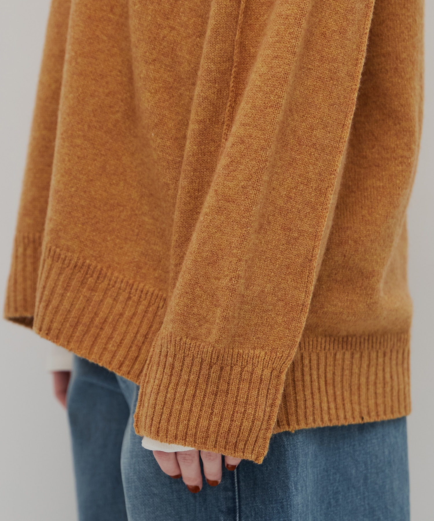 ラムウールVネックニット