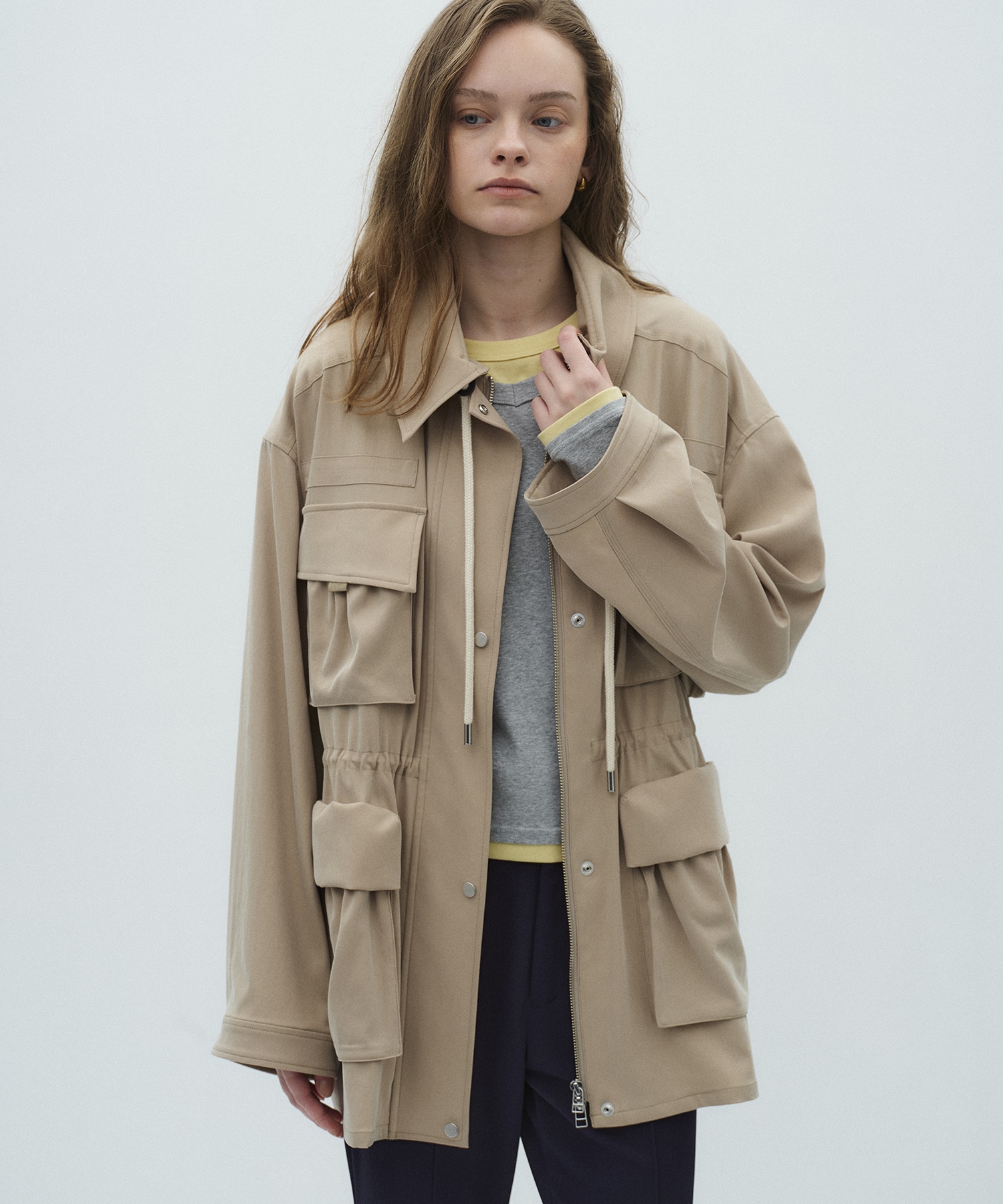 Vネックレイヤードトップス