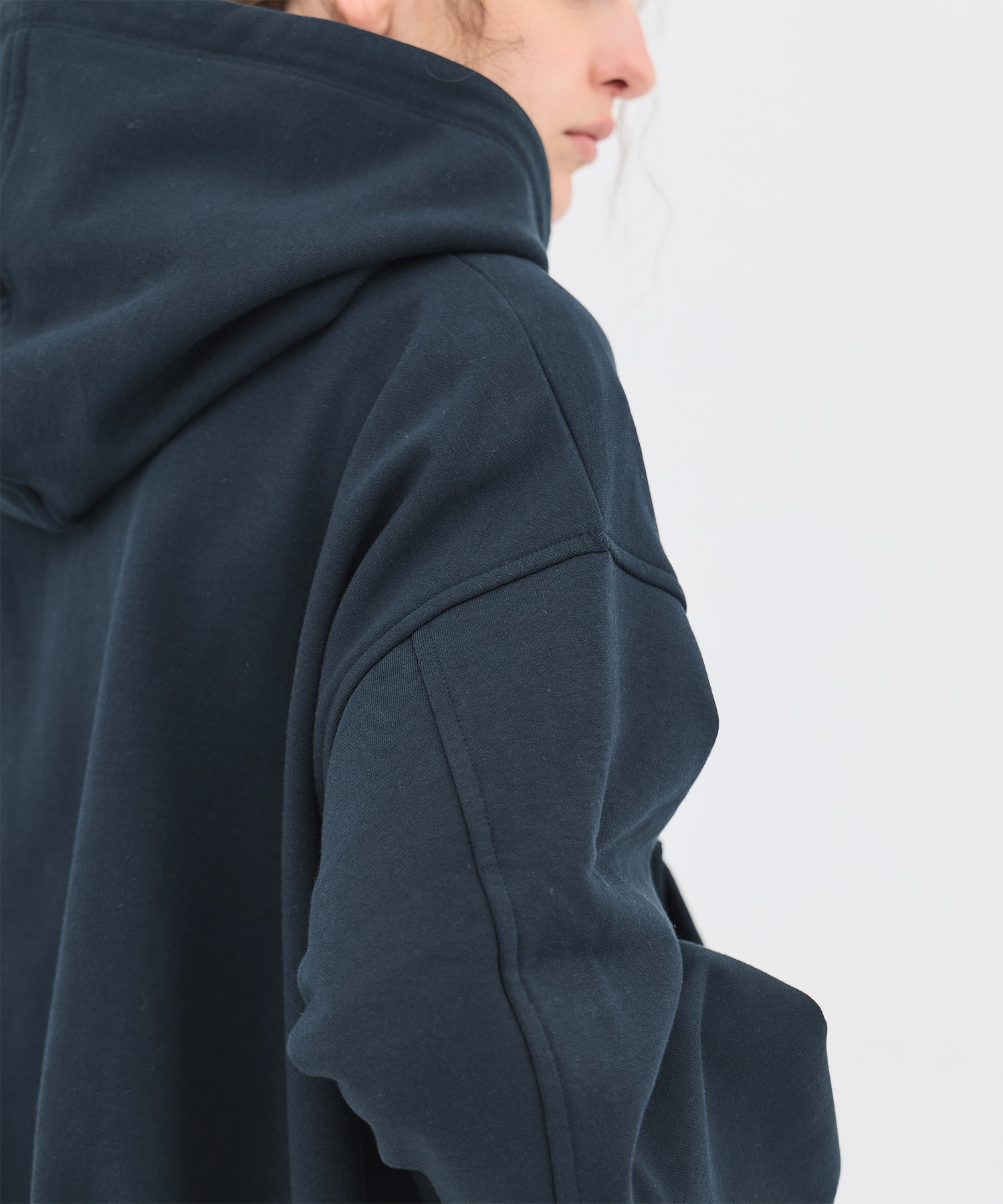 極 オーバーサイズバルーンフーディ