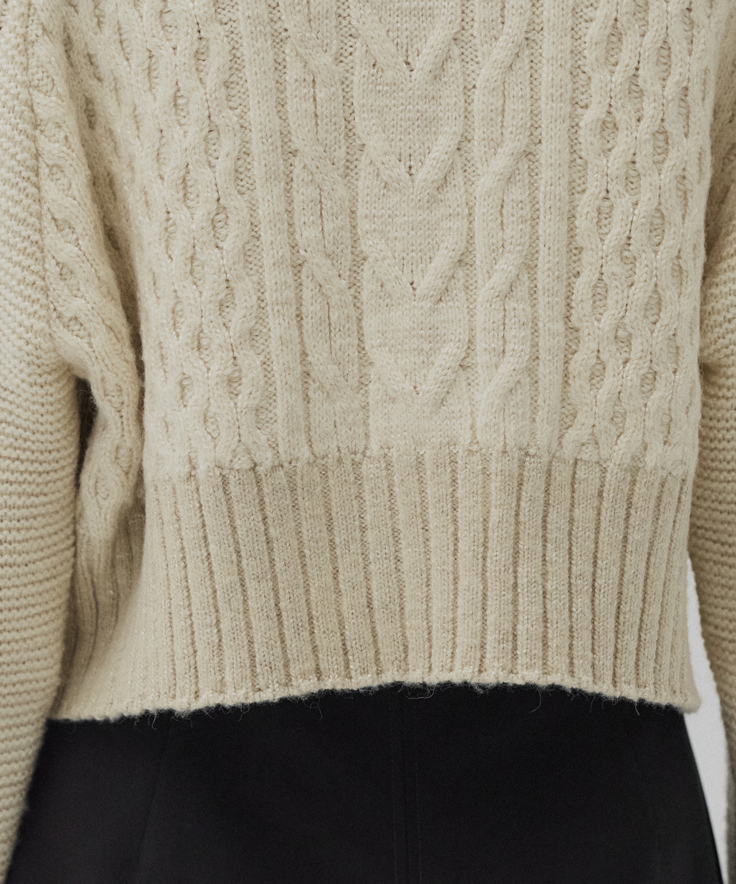 ケーブルパッチワークニット