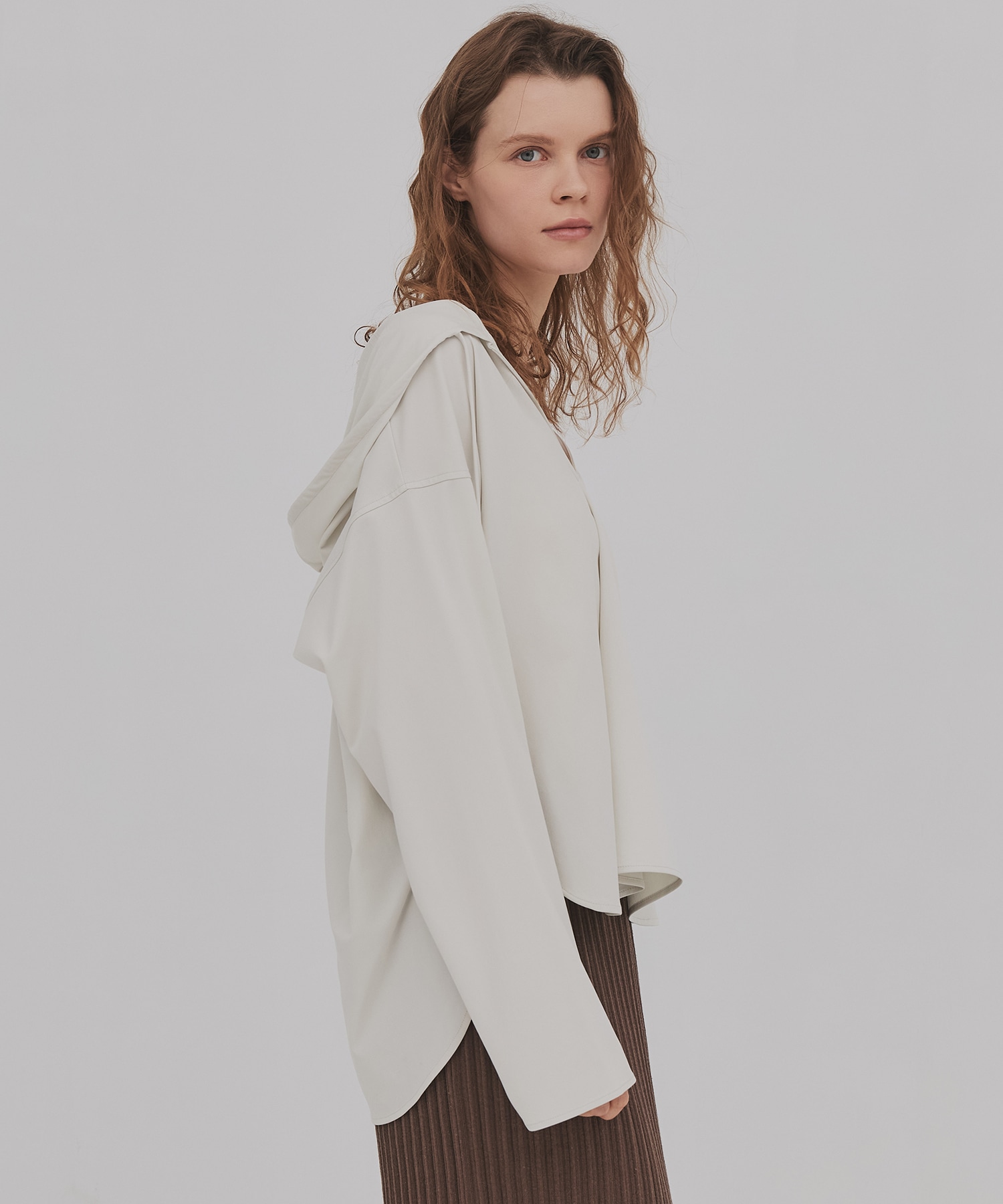 Vネックリラックスフーディ