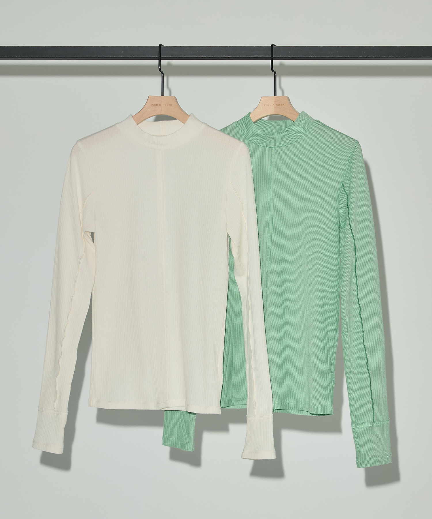 ハイネックラインリブTOP