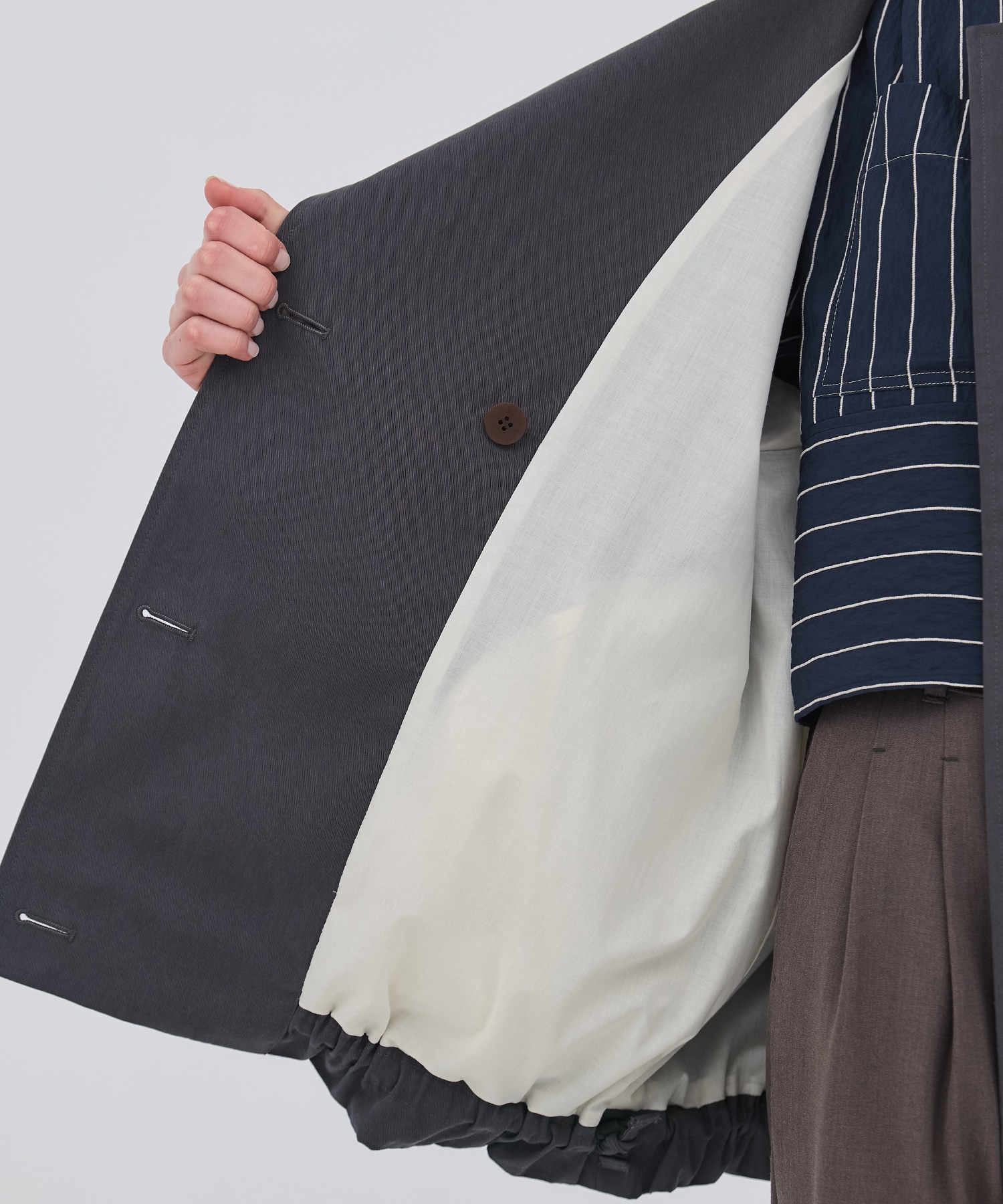 ファンネルネックショートトレンチコート