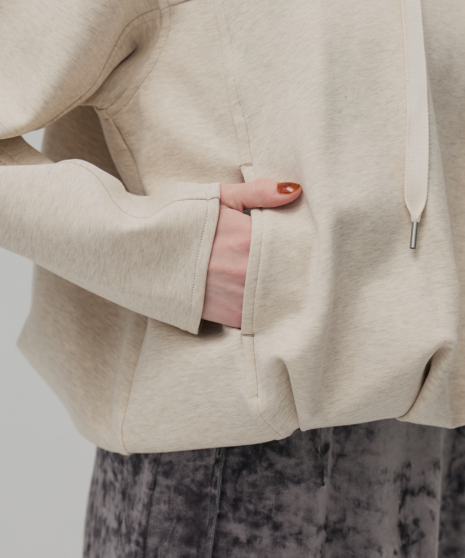 ダンボールバルーンフーディ