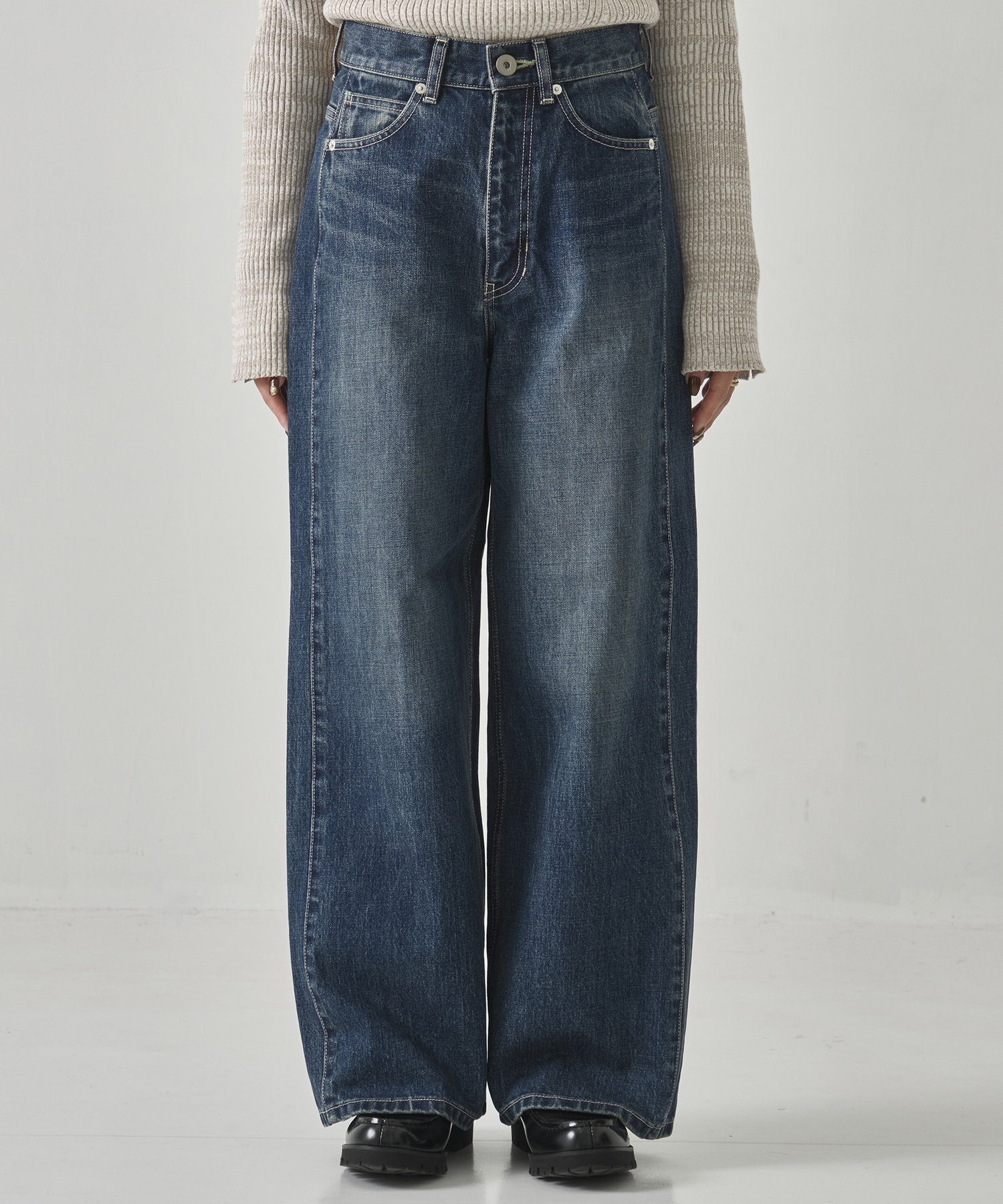 ラインストレートデニム