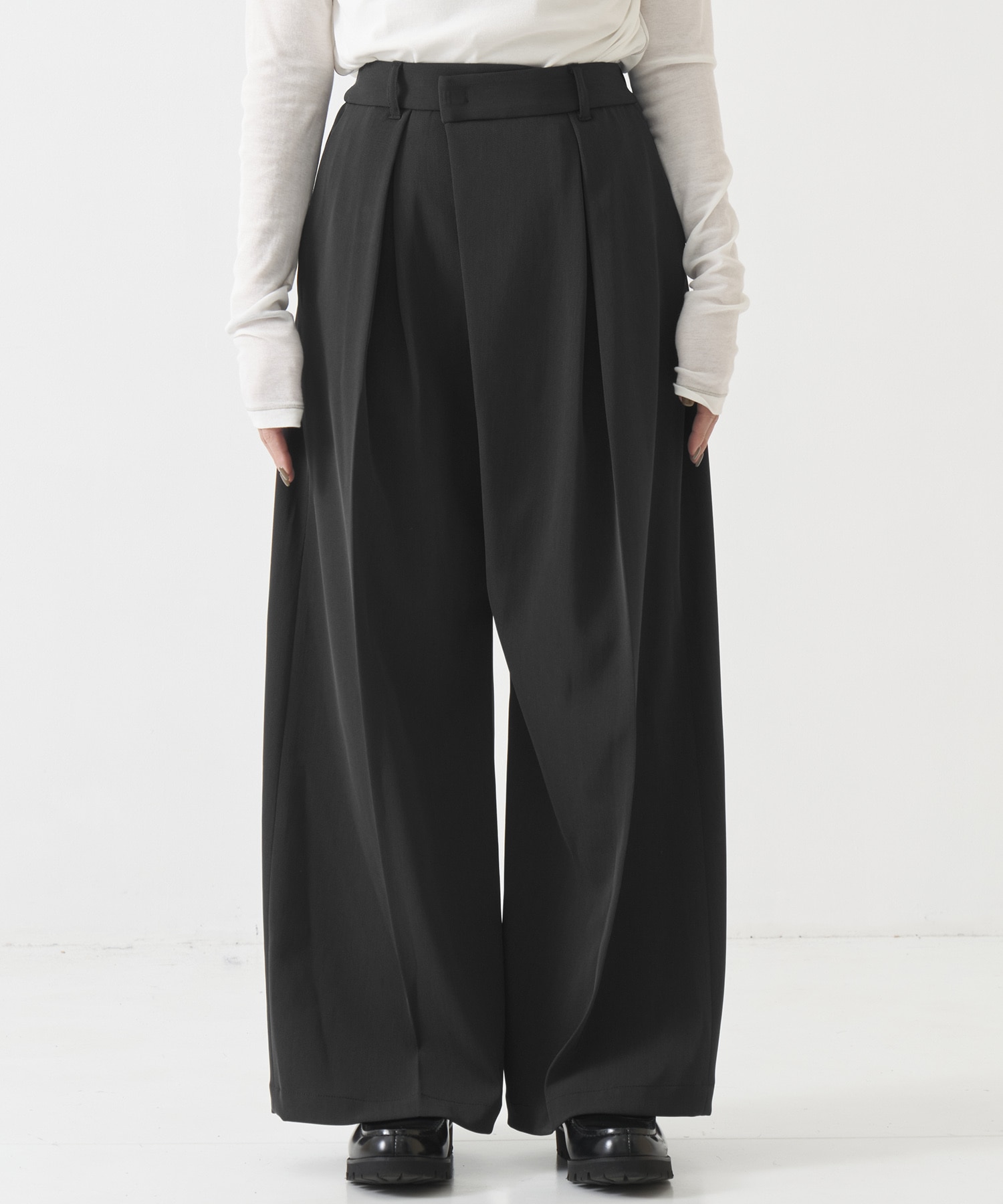 シルキーツイルアシメタックパンツ