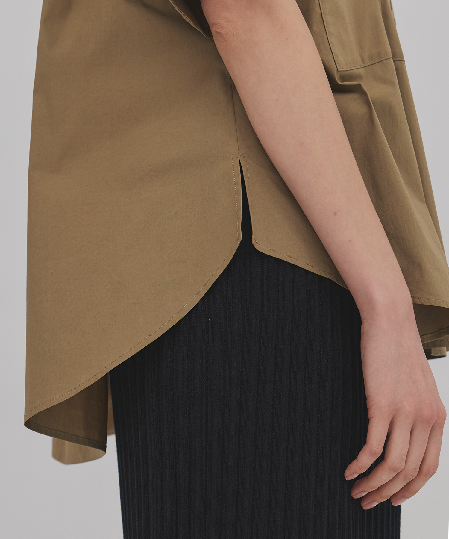 フラップタックハーフスリーブシャツ