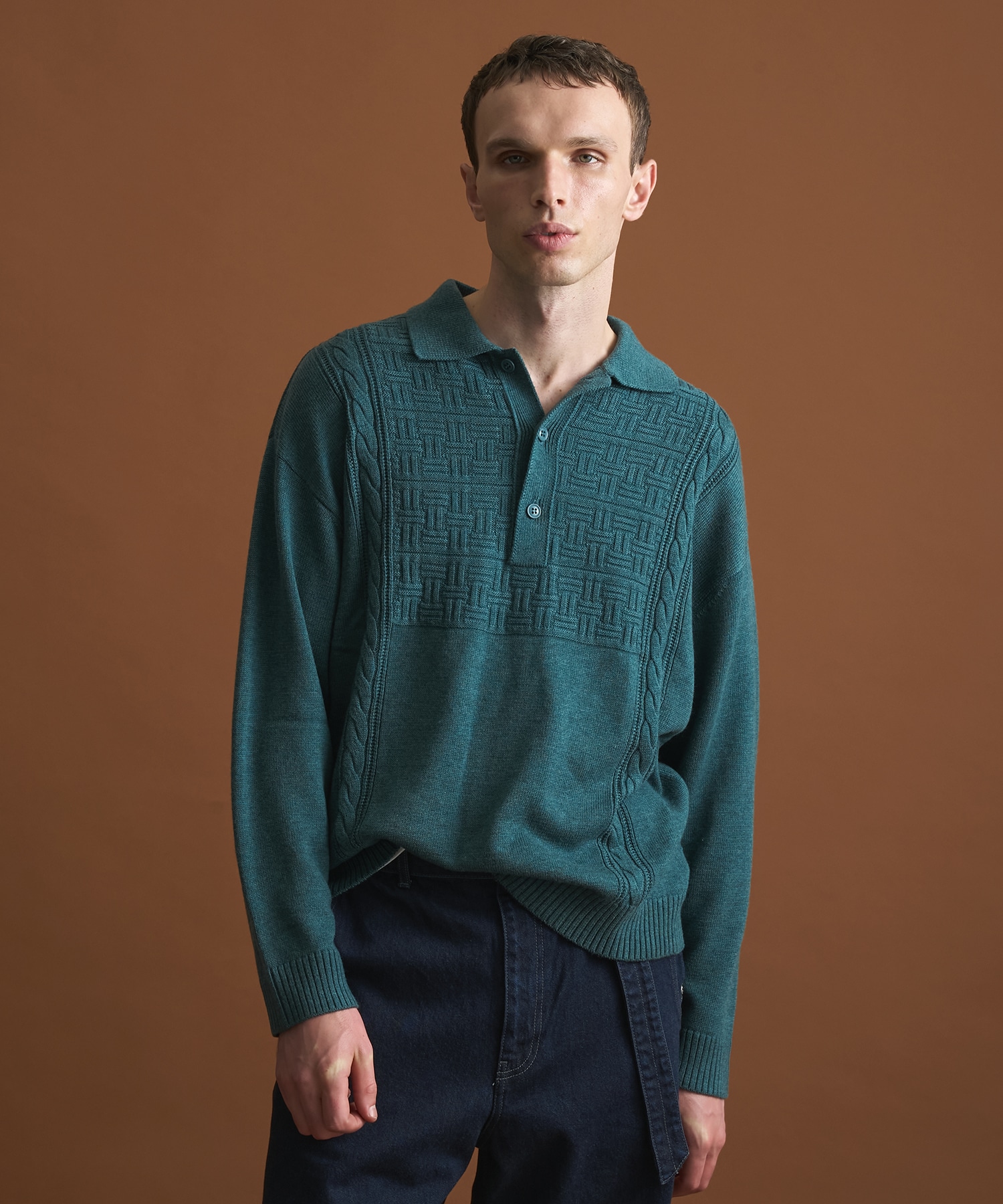 ブザムニットポロ