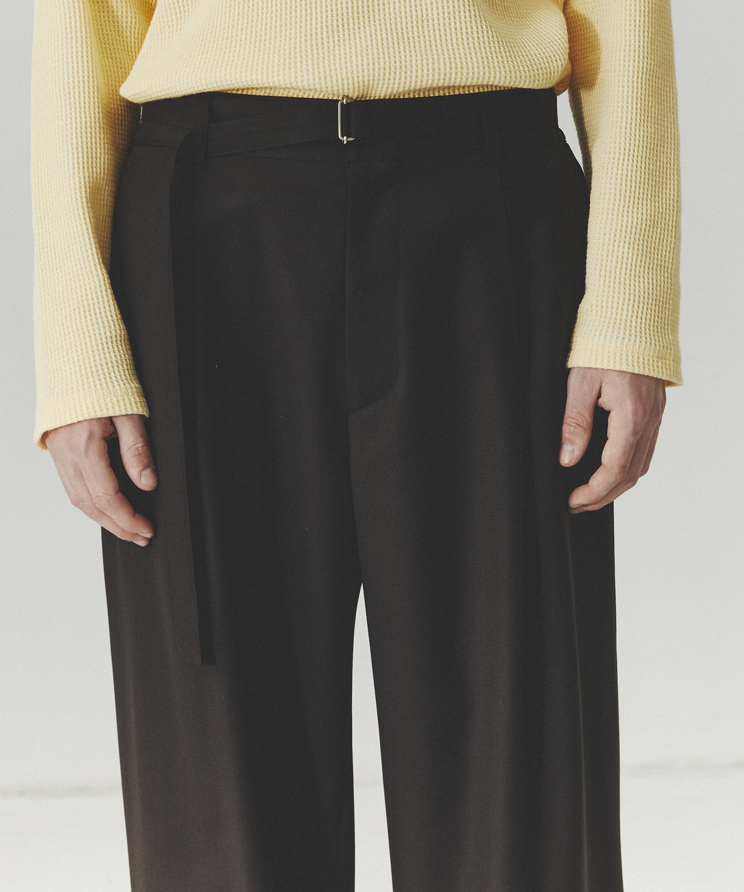 ナローベルテッドスラックス