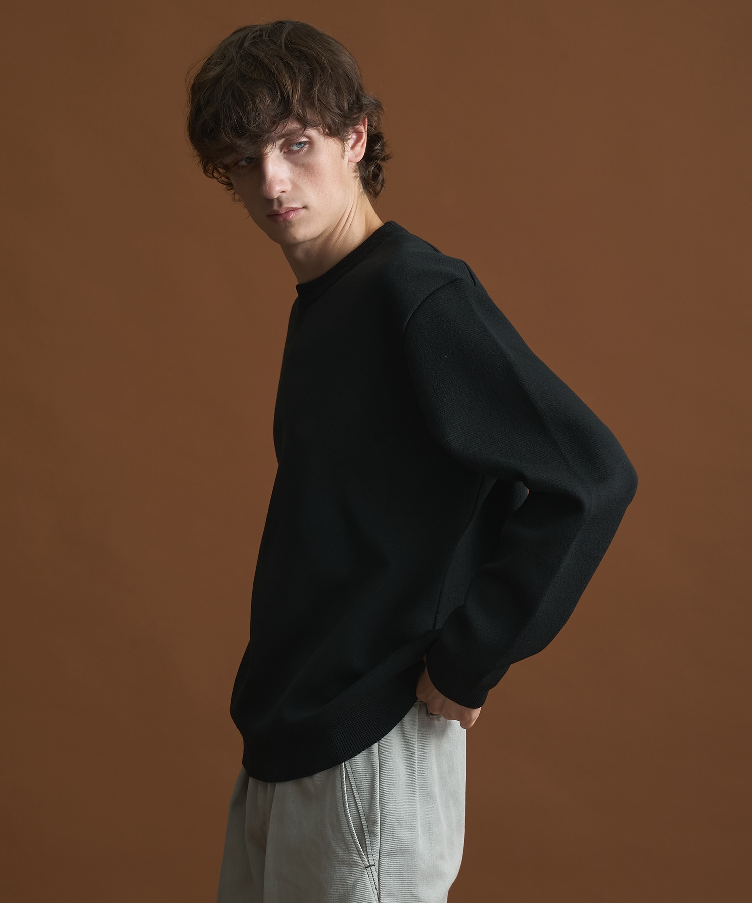 バウンドウールライトクルーネックニット