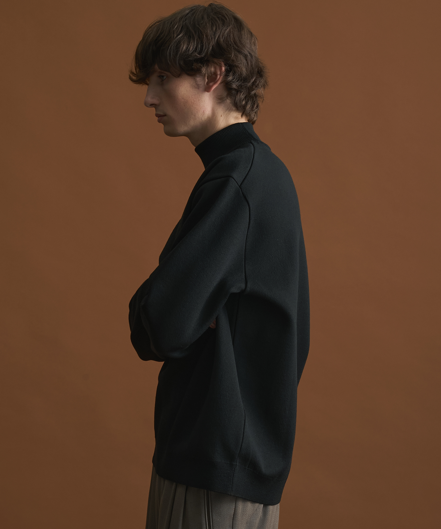 〔一部店舗限定〕バウンドウールライトハイネックニット