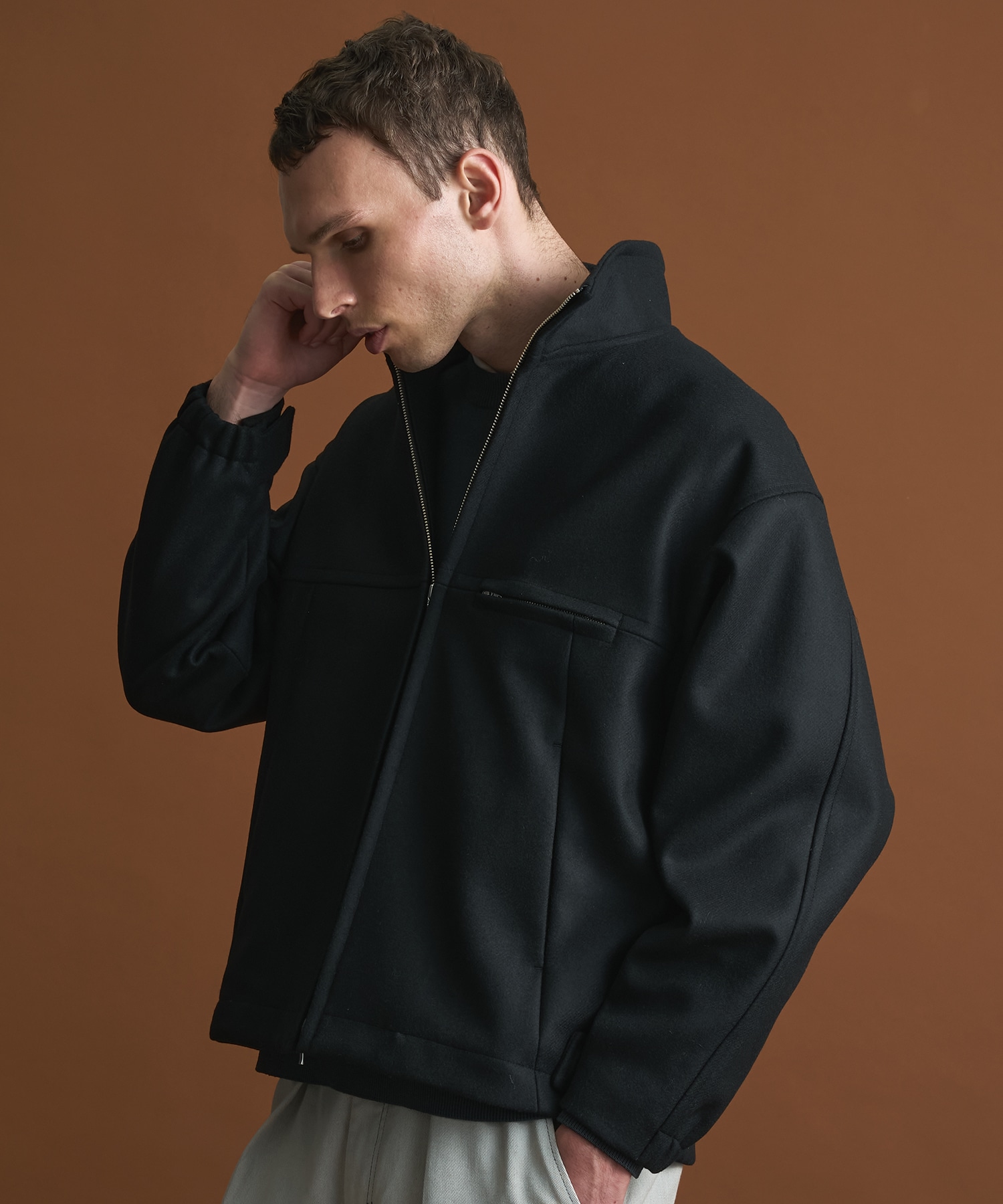 Super140sメルトンスタンドジップBL