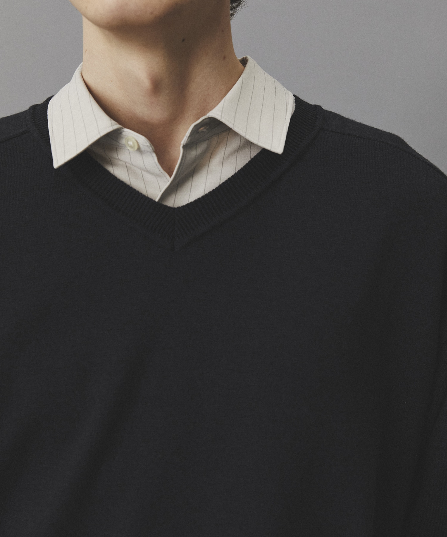 シルクブレンドVネックニット