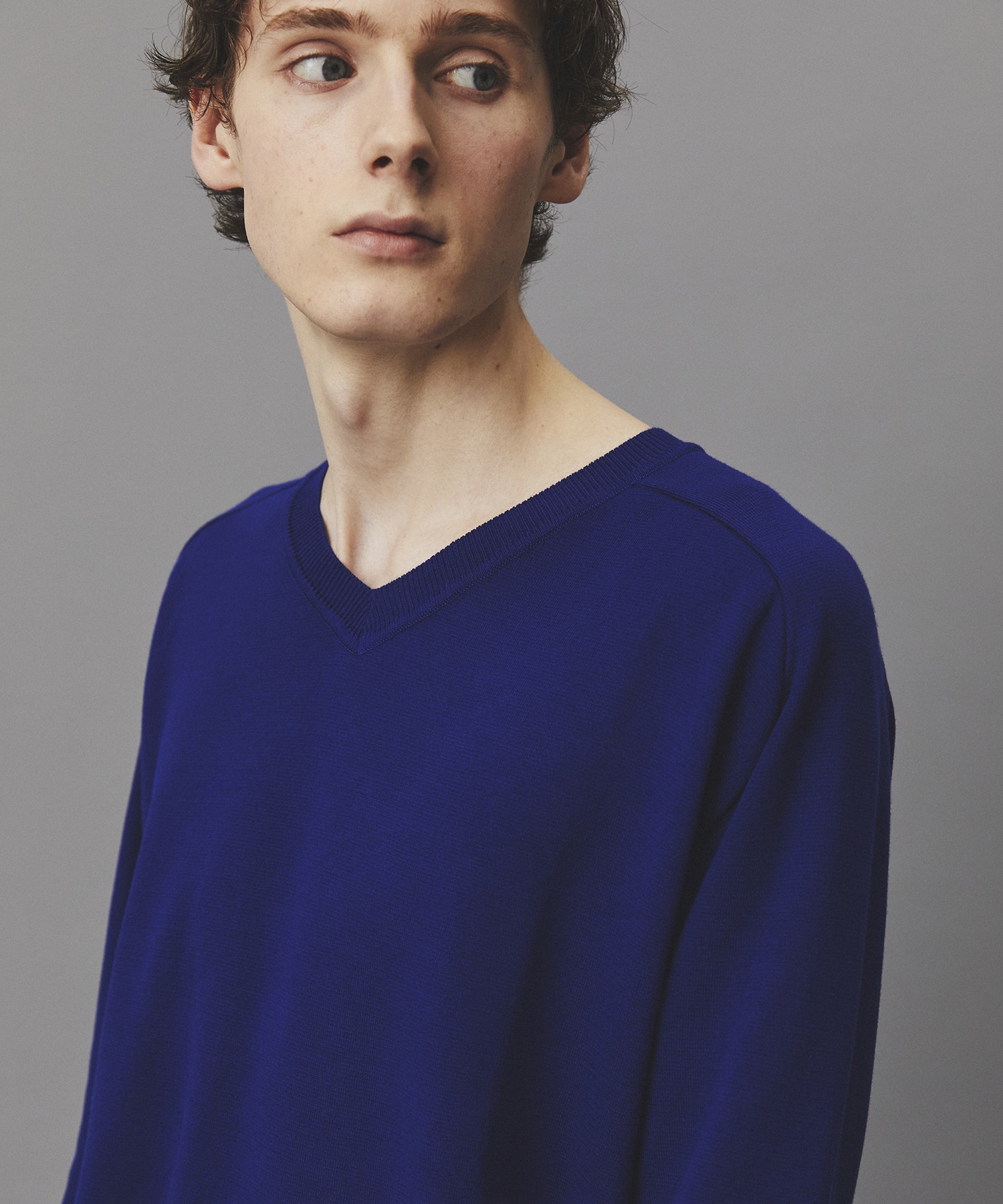 シルクブレンドVネックニット