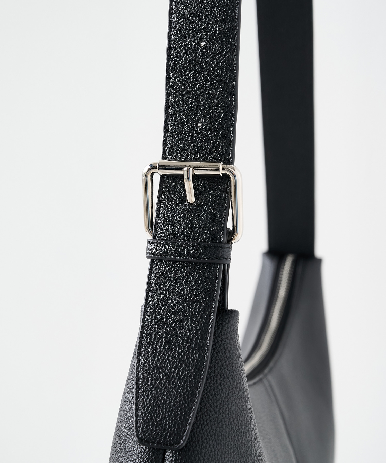 【WEB限定】レザースモールスリングバッグ