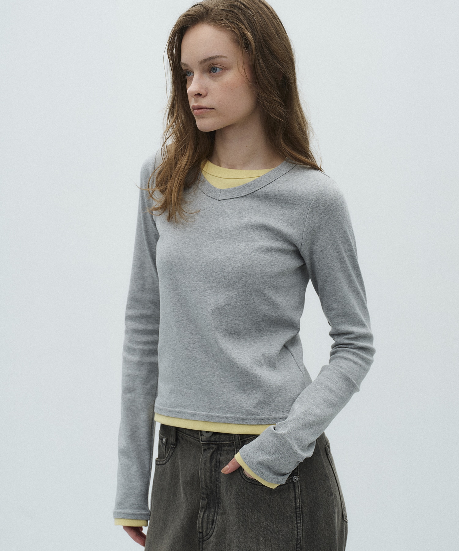 Vネックレイヤードトップス