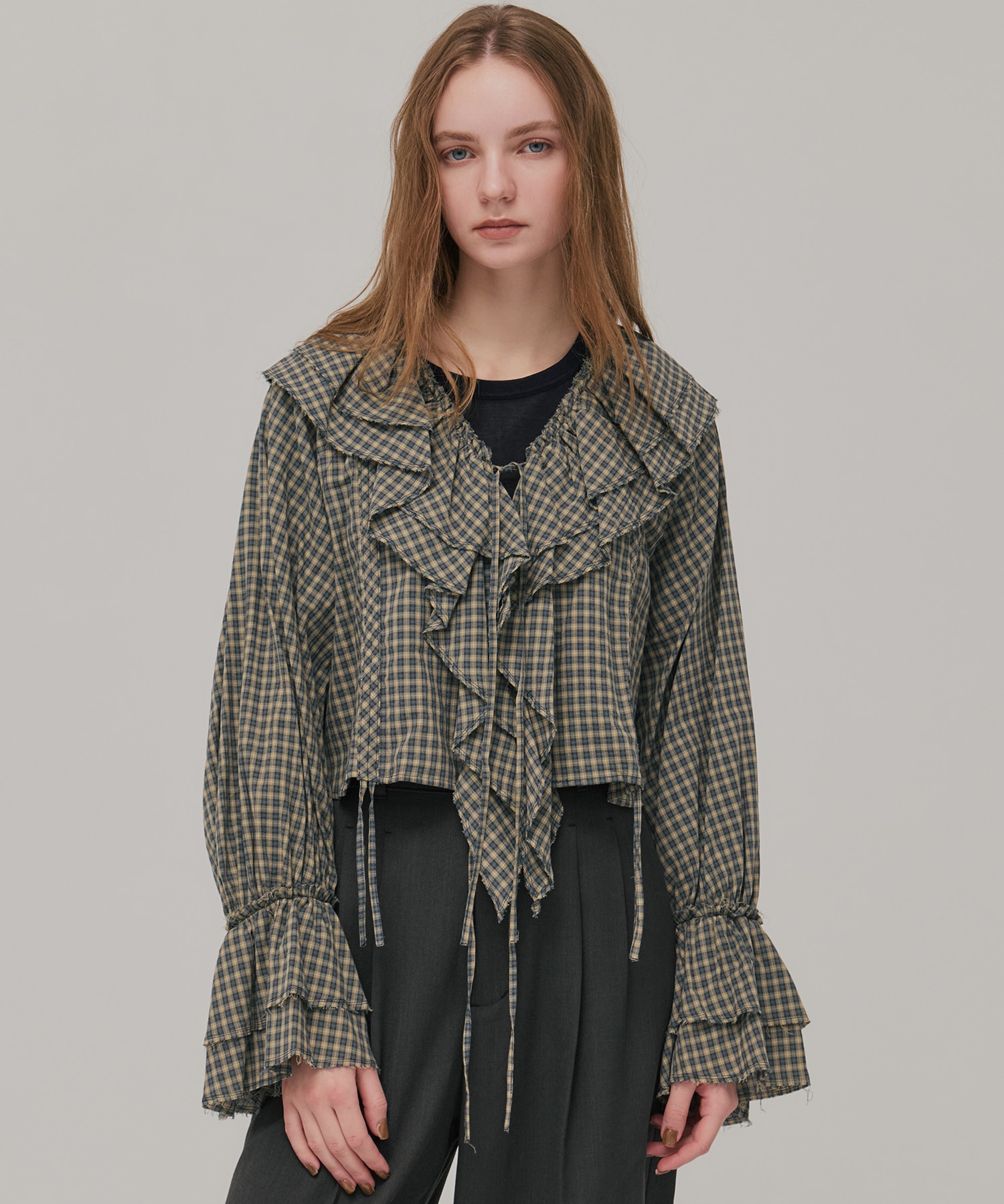 ラッフルカラーギャザーブラウス