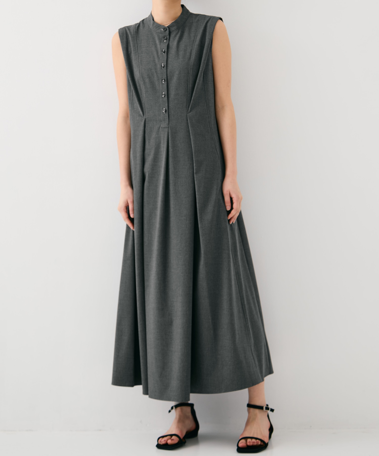 ショルダータックノースリワンピ