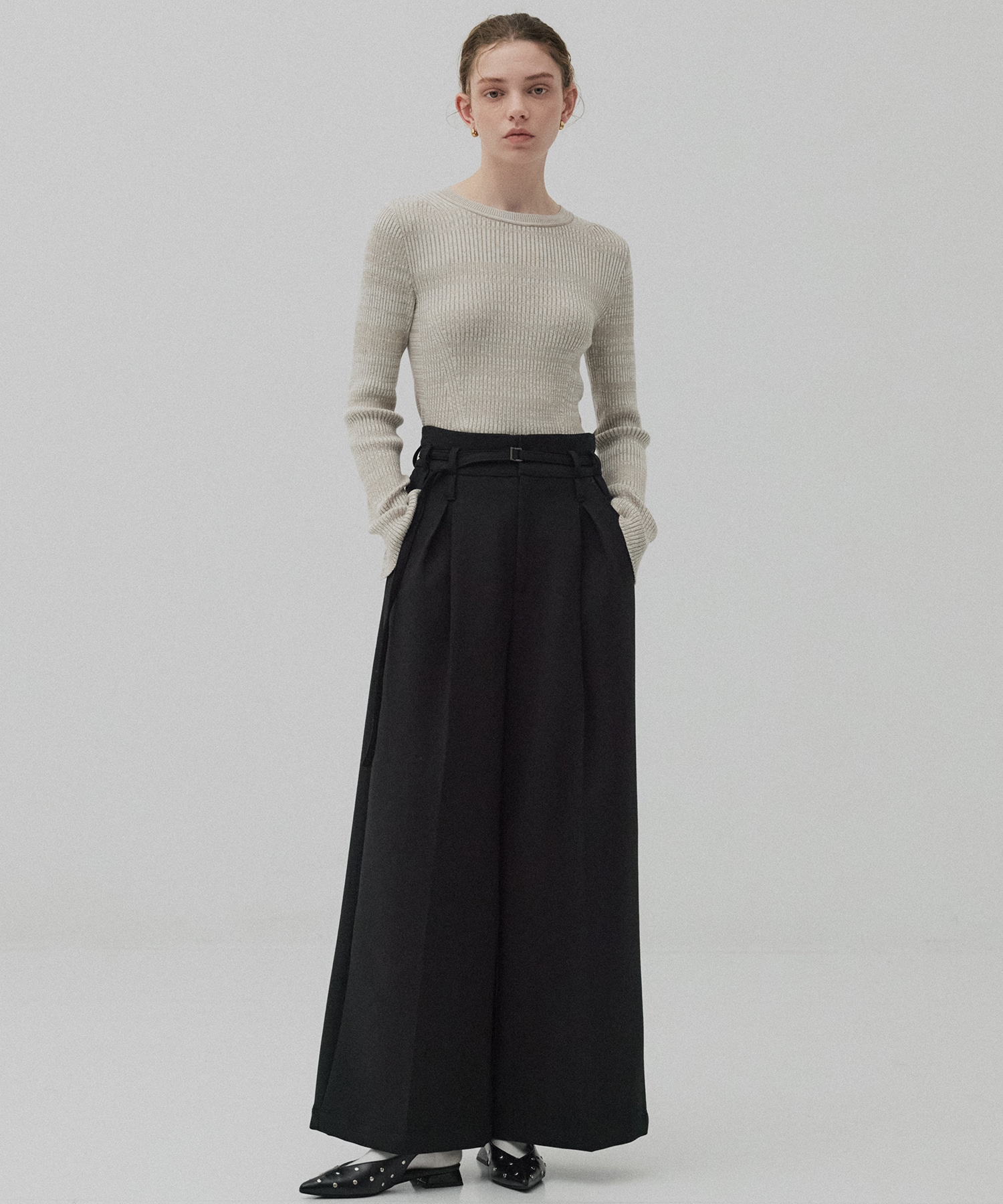 クルーネックリブニット