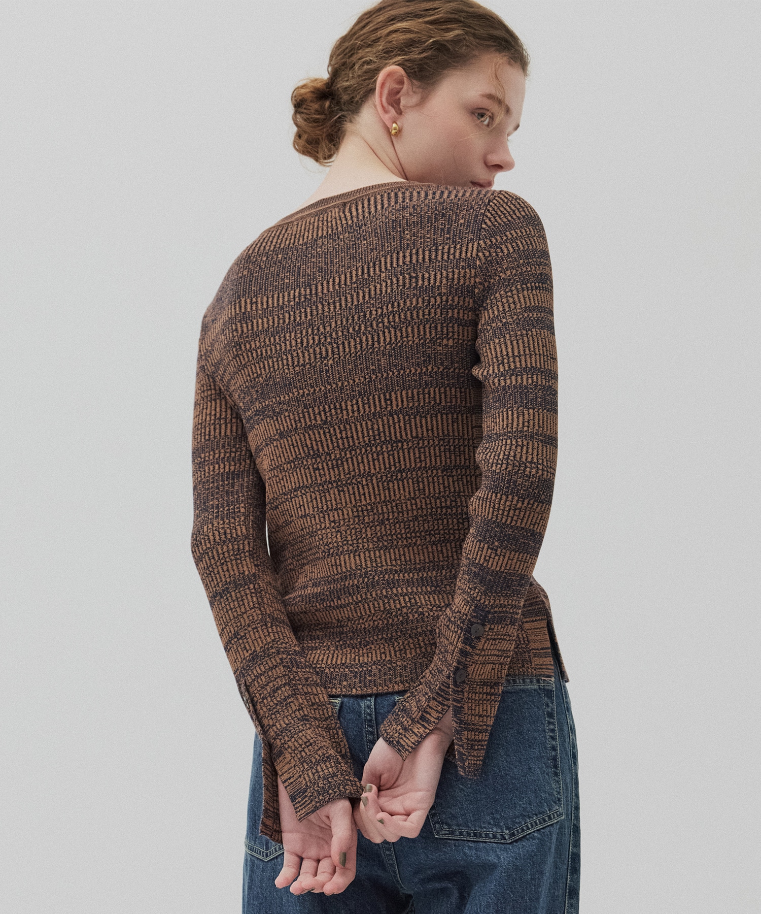 クルーネックリブニット