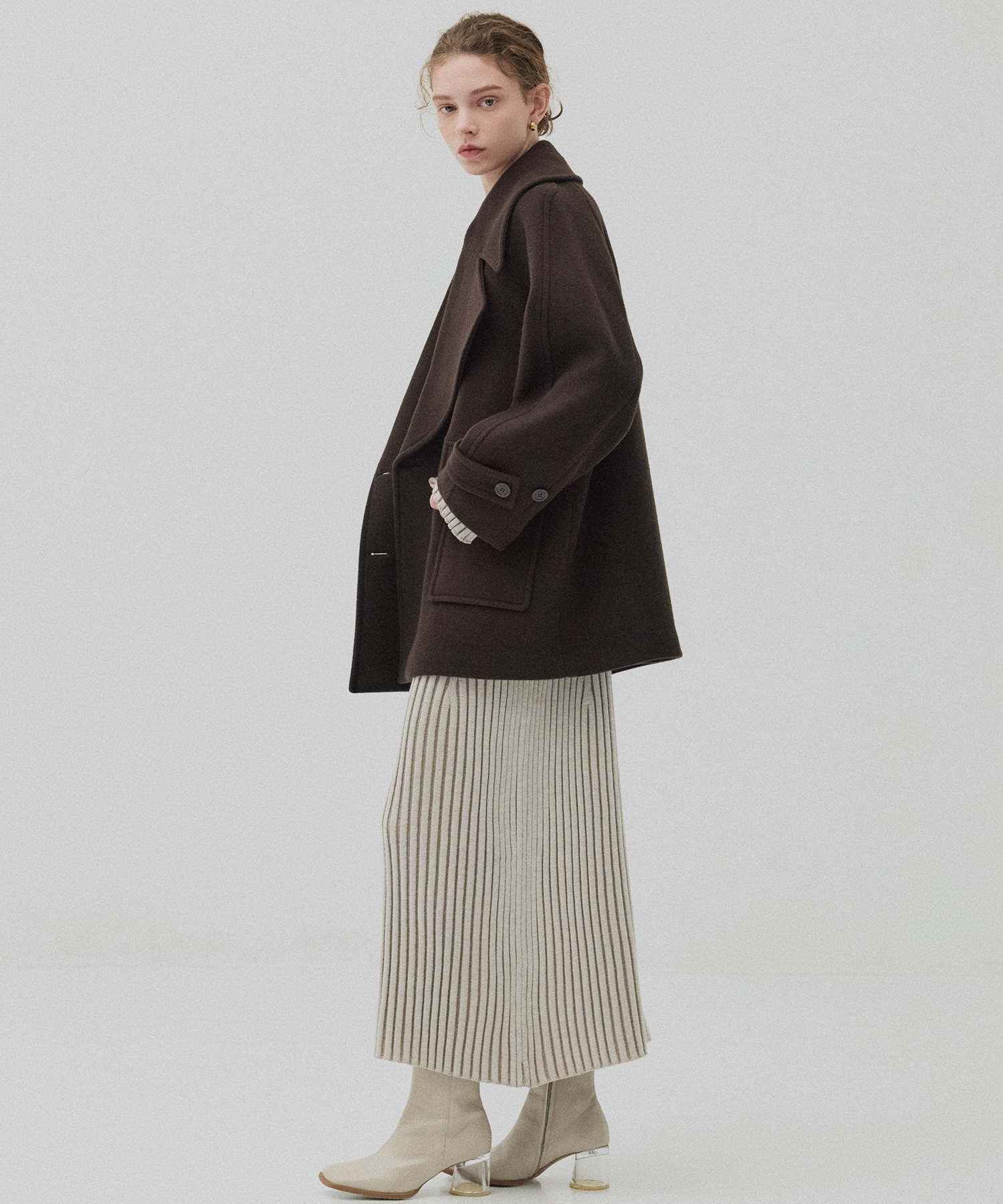 ワイドラペルコート