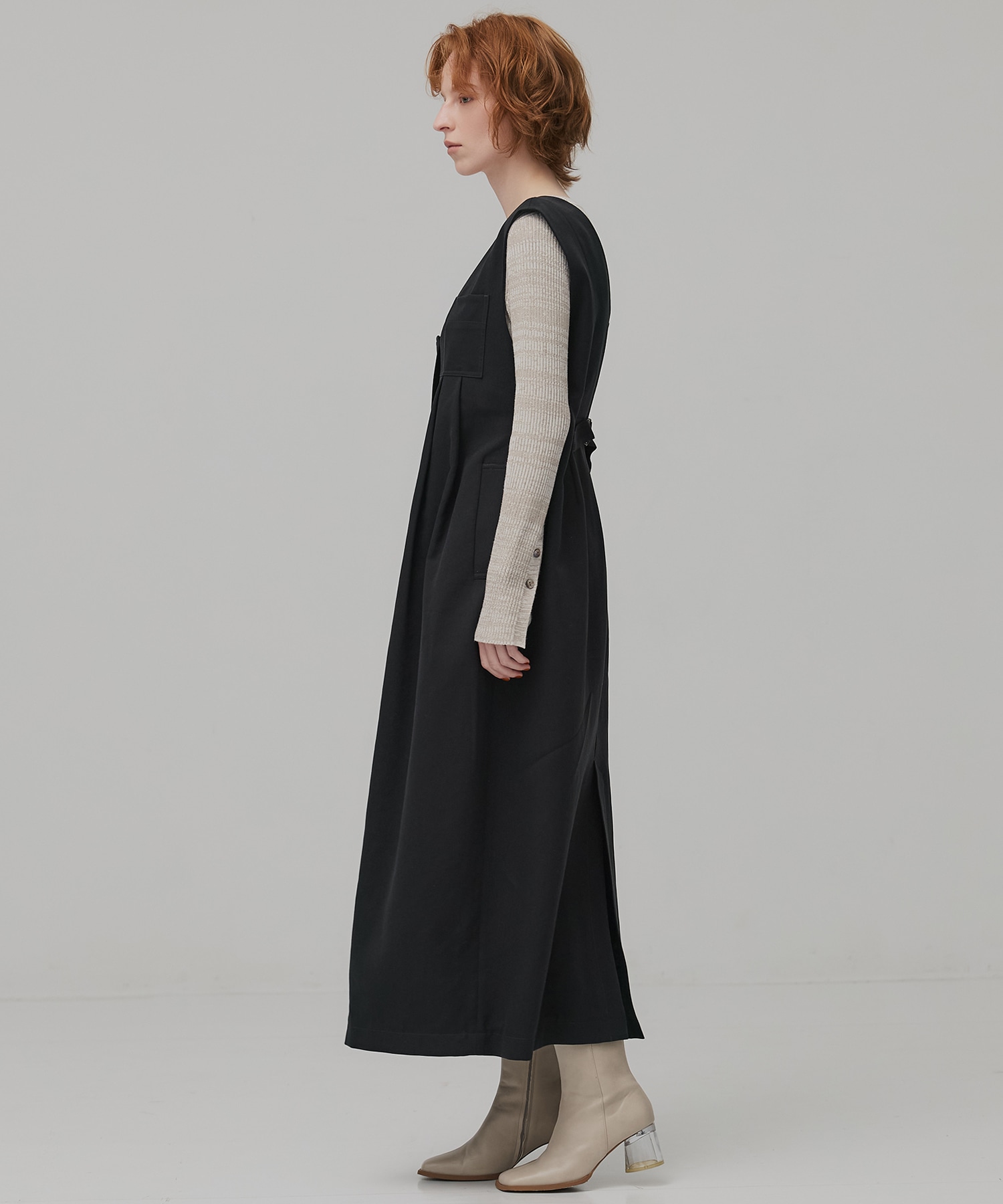 Vネックジャンパースカート