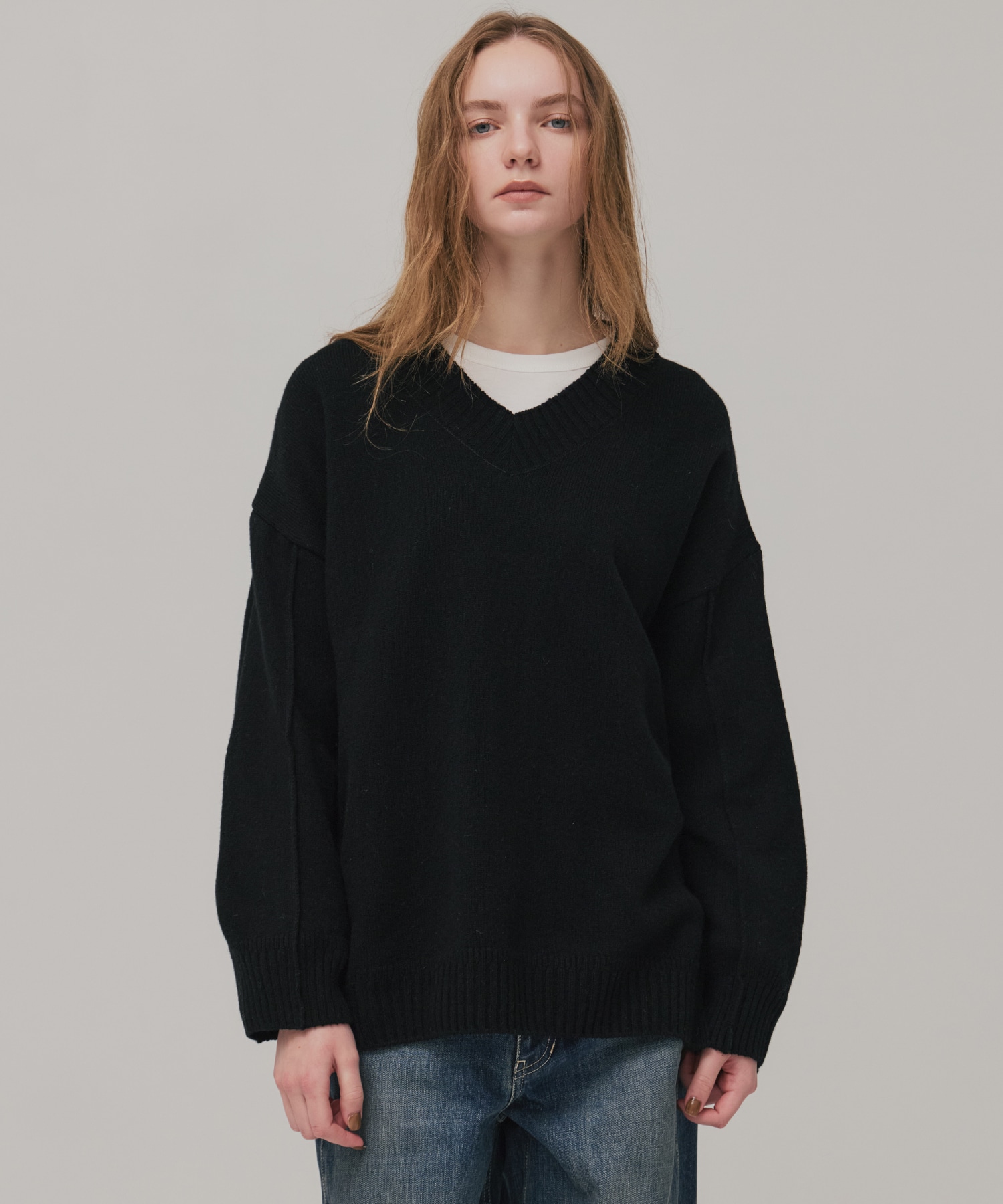 ラムウールVネックニット