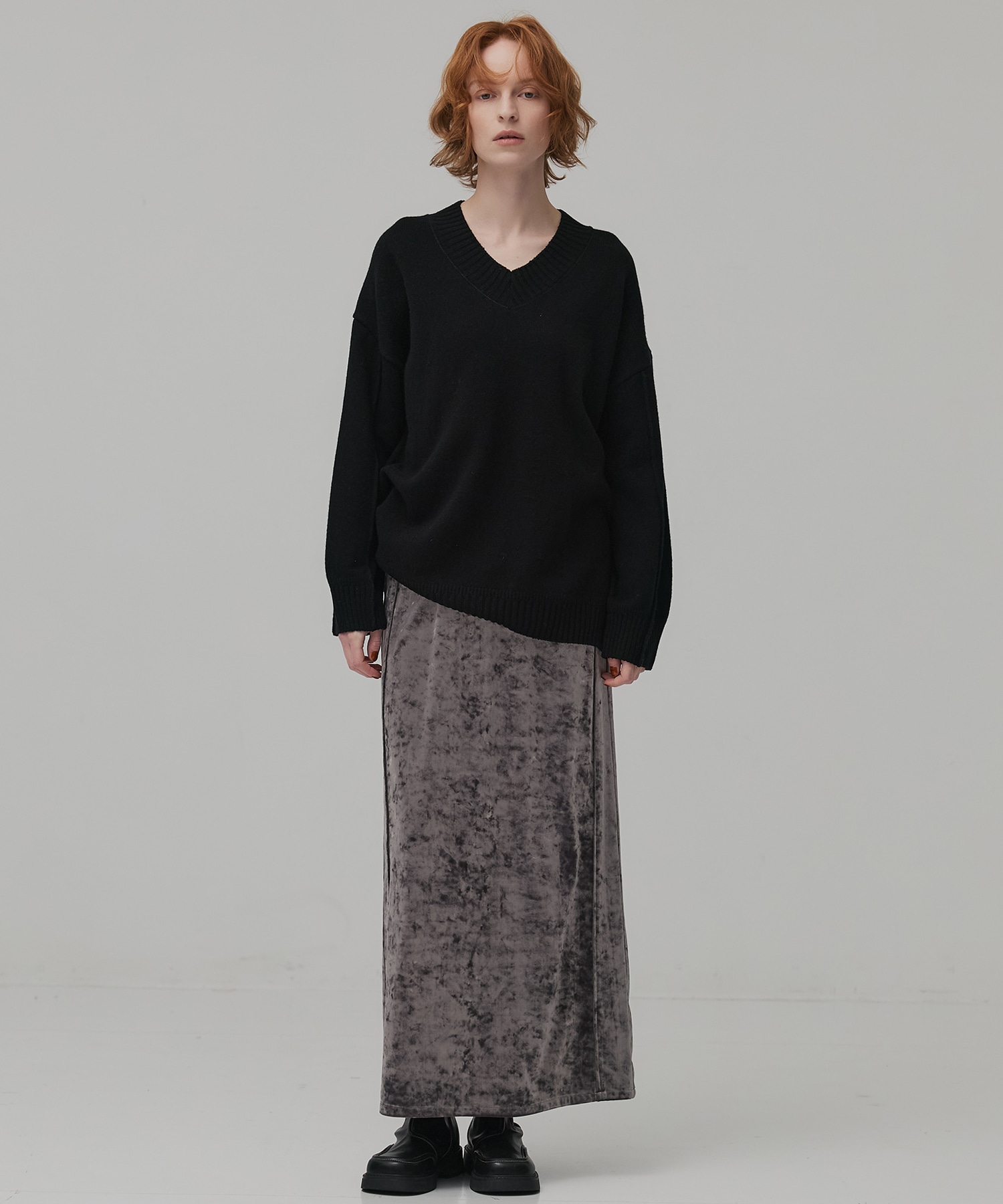ラムウールVネックニット
