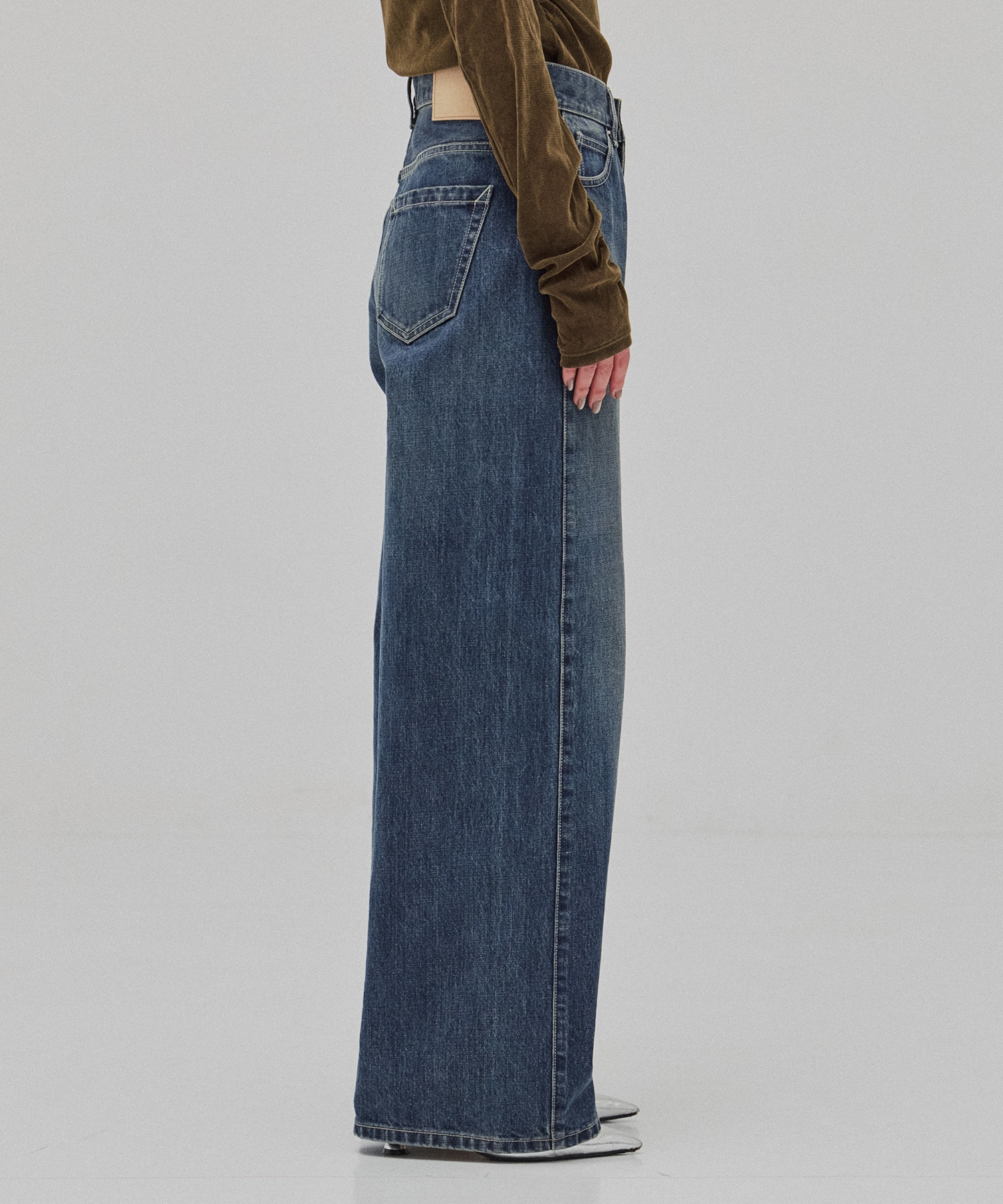 ラインストレートデニム