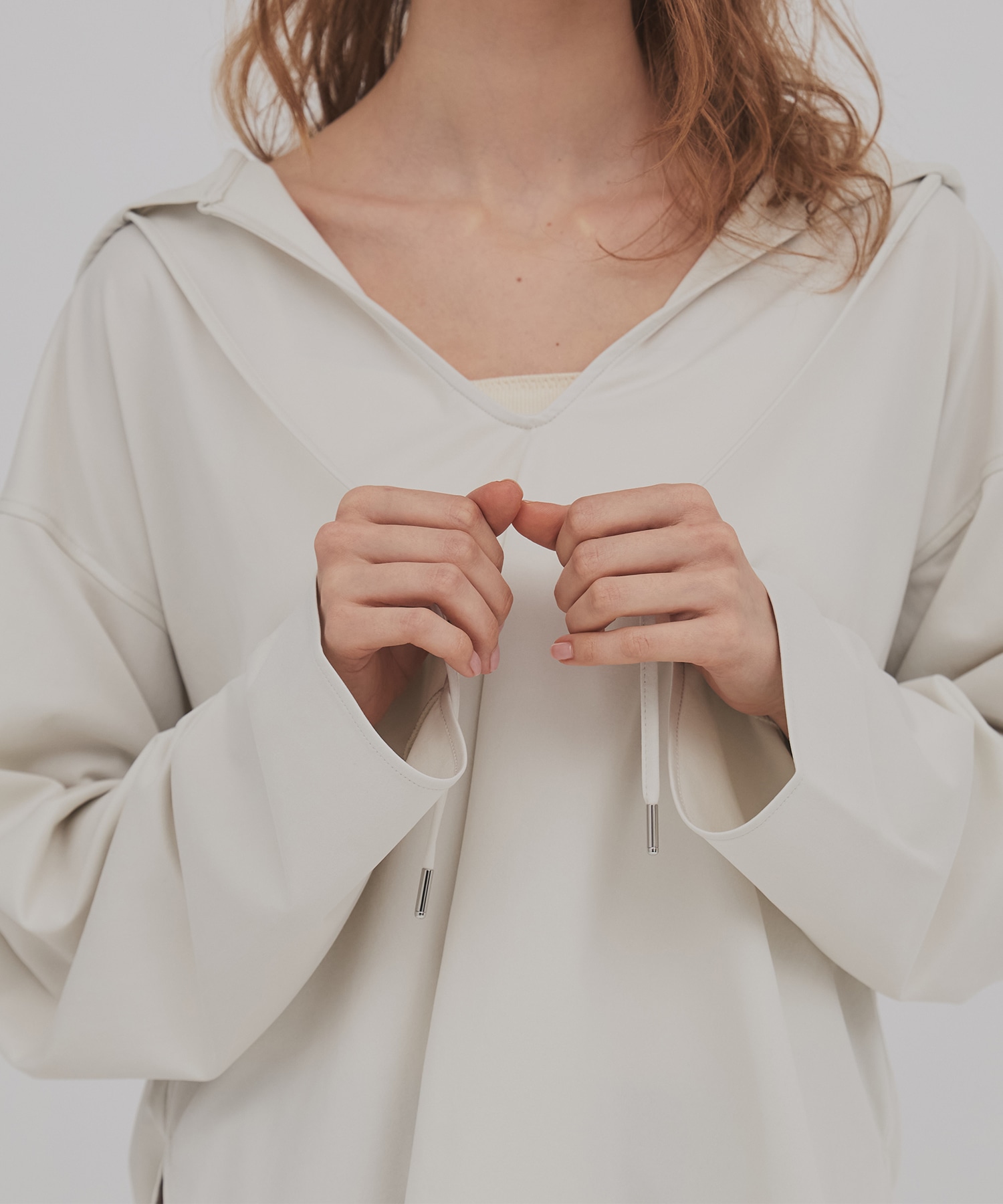 Vネックリラックスフーディ