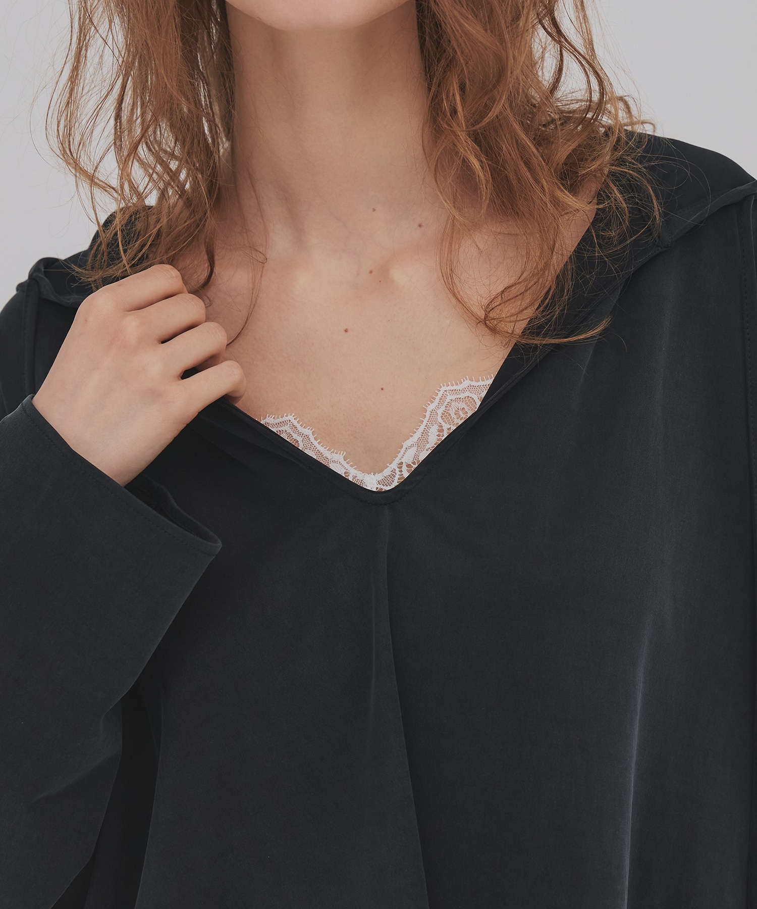 Vネックリラックスフーディ