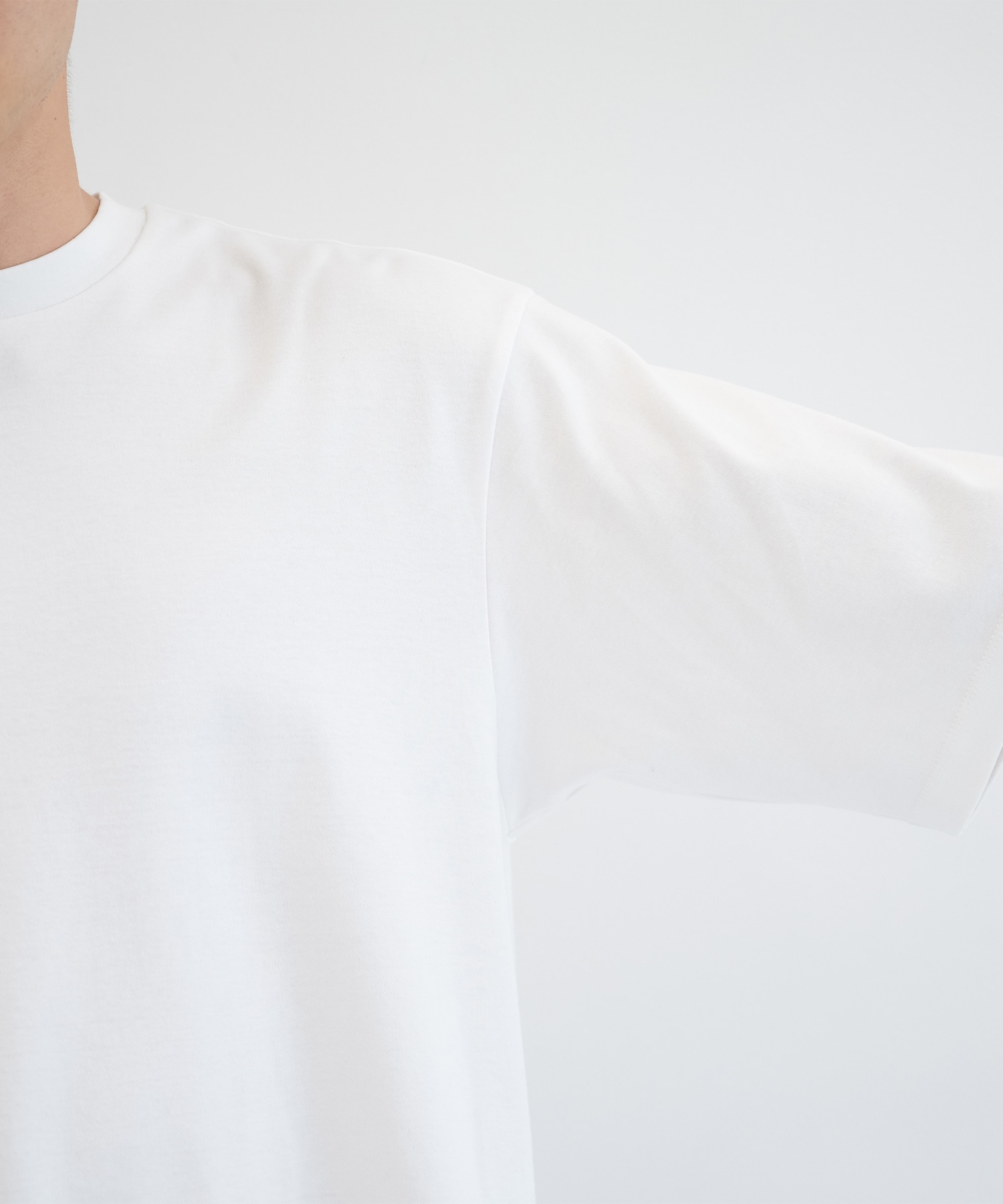 黄ばまないTEE