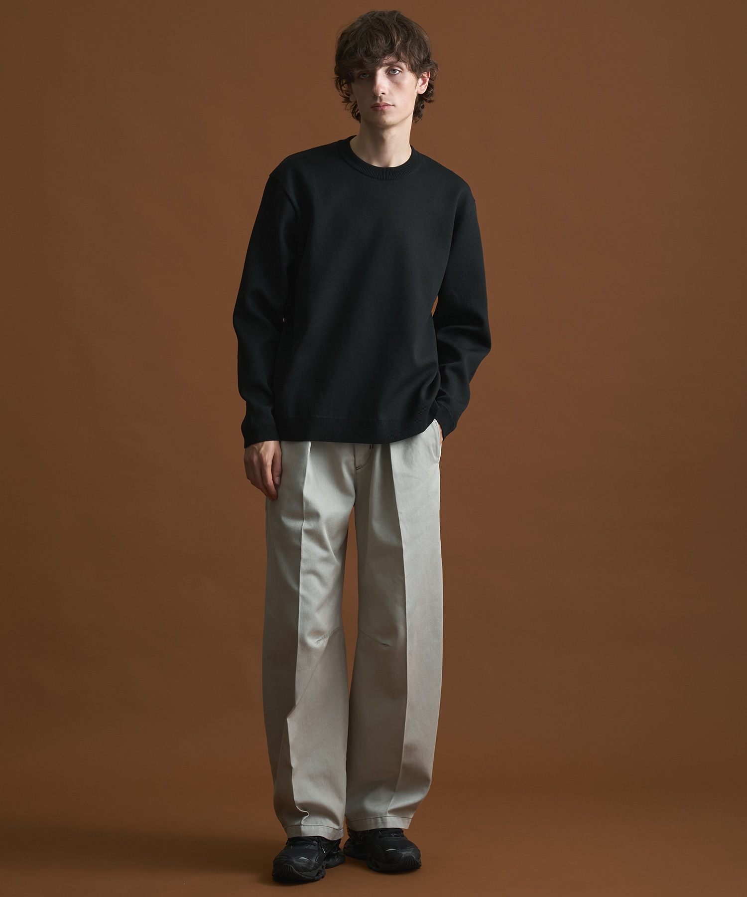 バウンドウールライトクルーネックニット