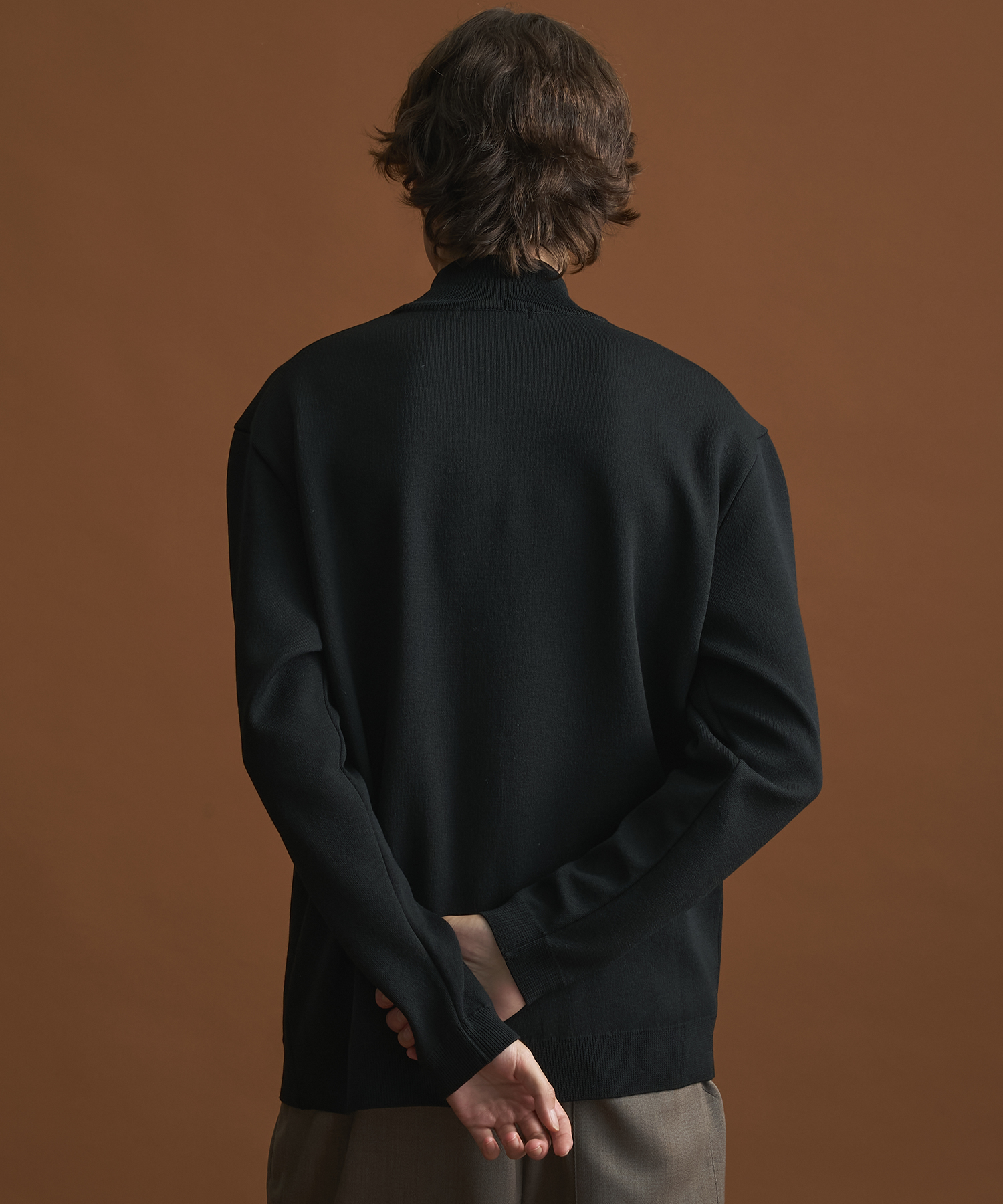 〔一部店舗限定〕バウンドウールライトハイネックニット