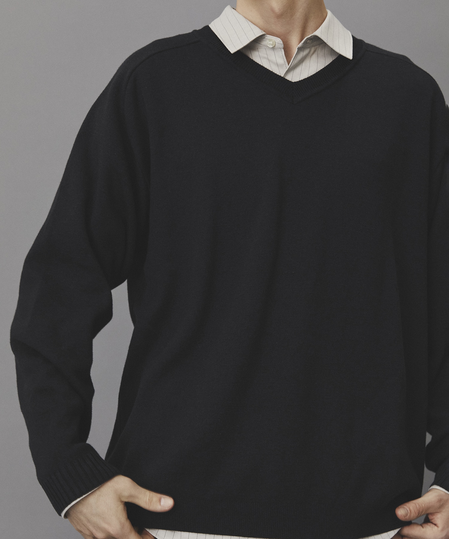 シルクブレンドVネックニット