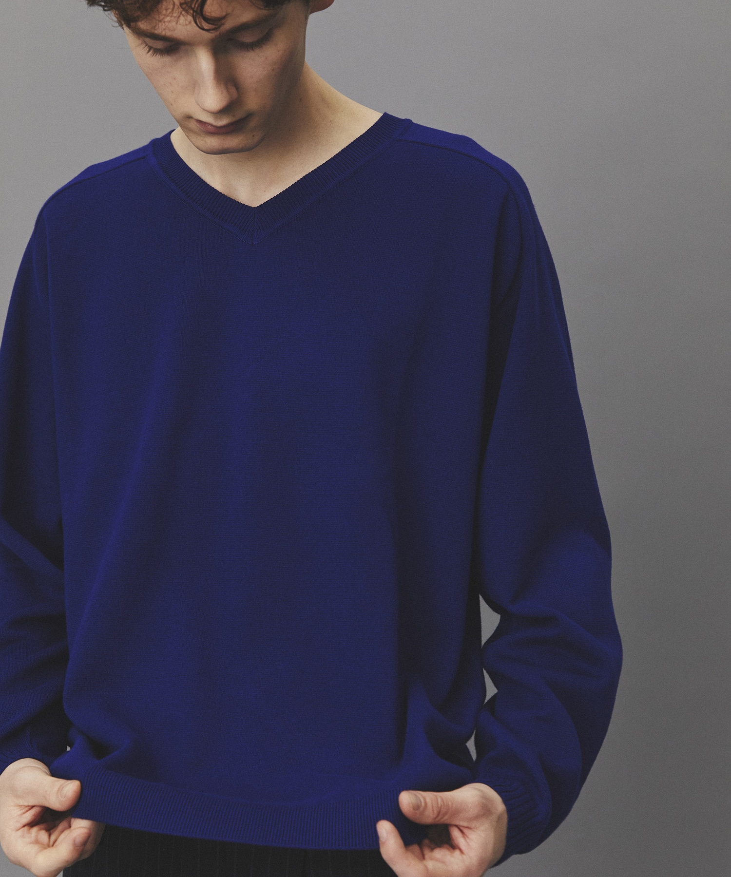 シルクブレンドVネックニット