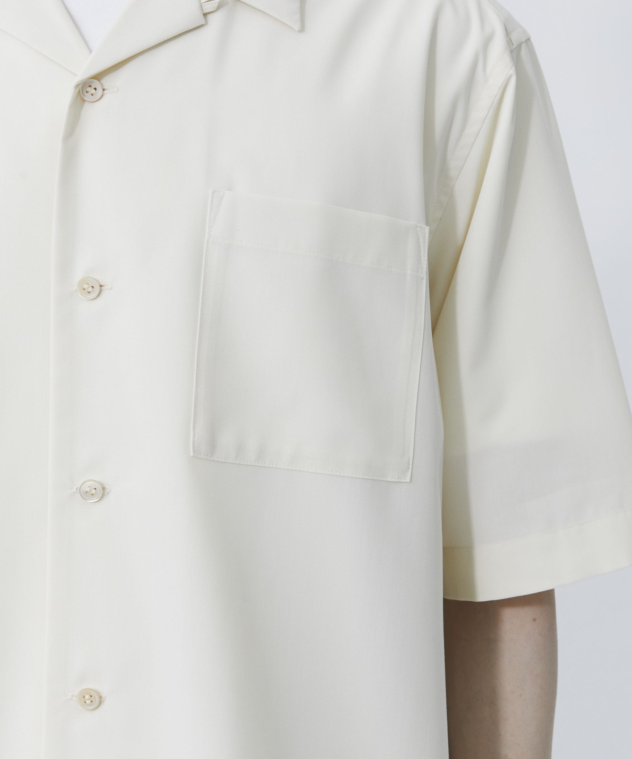 シルキータッチオープンカラーシャツ