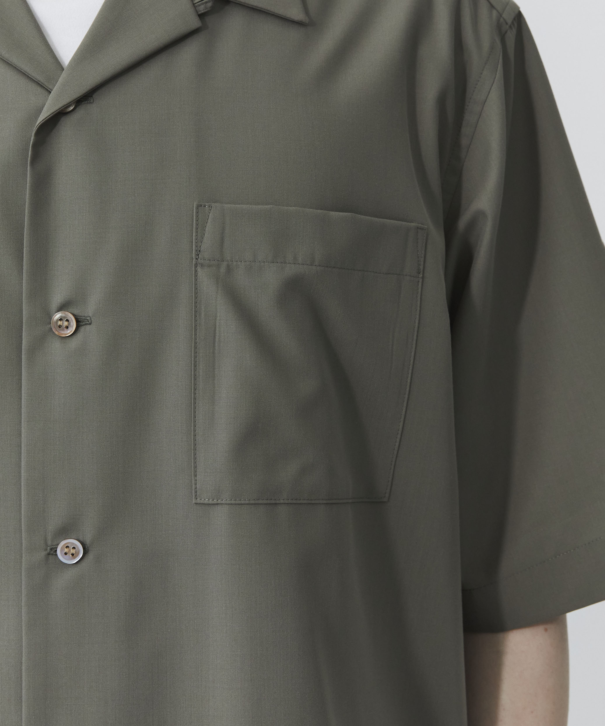 シルキータッチオープンカラーシャツ