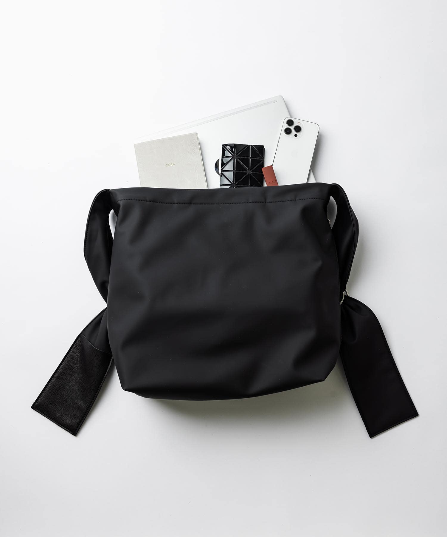 美品】PUBLIC TOKYO yrz ポリカーボネートタスキBAG M | unimac.az