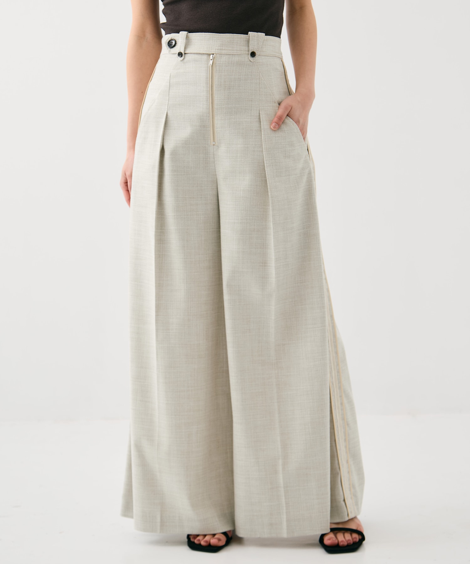 サイドラインタックワイドパンツ