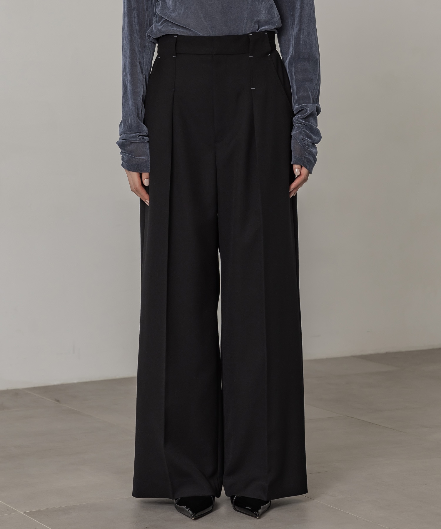 ハイウエストストレートタックパンツ