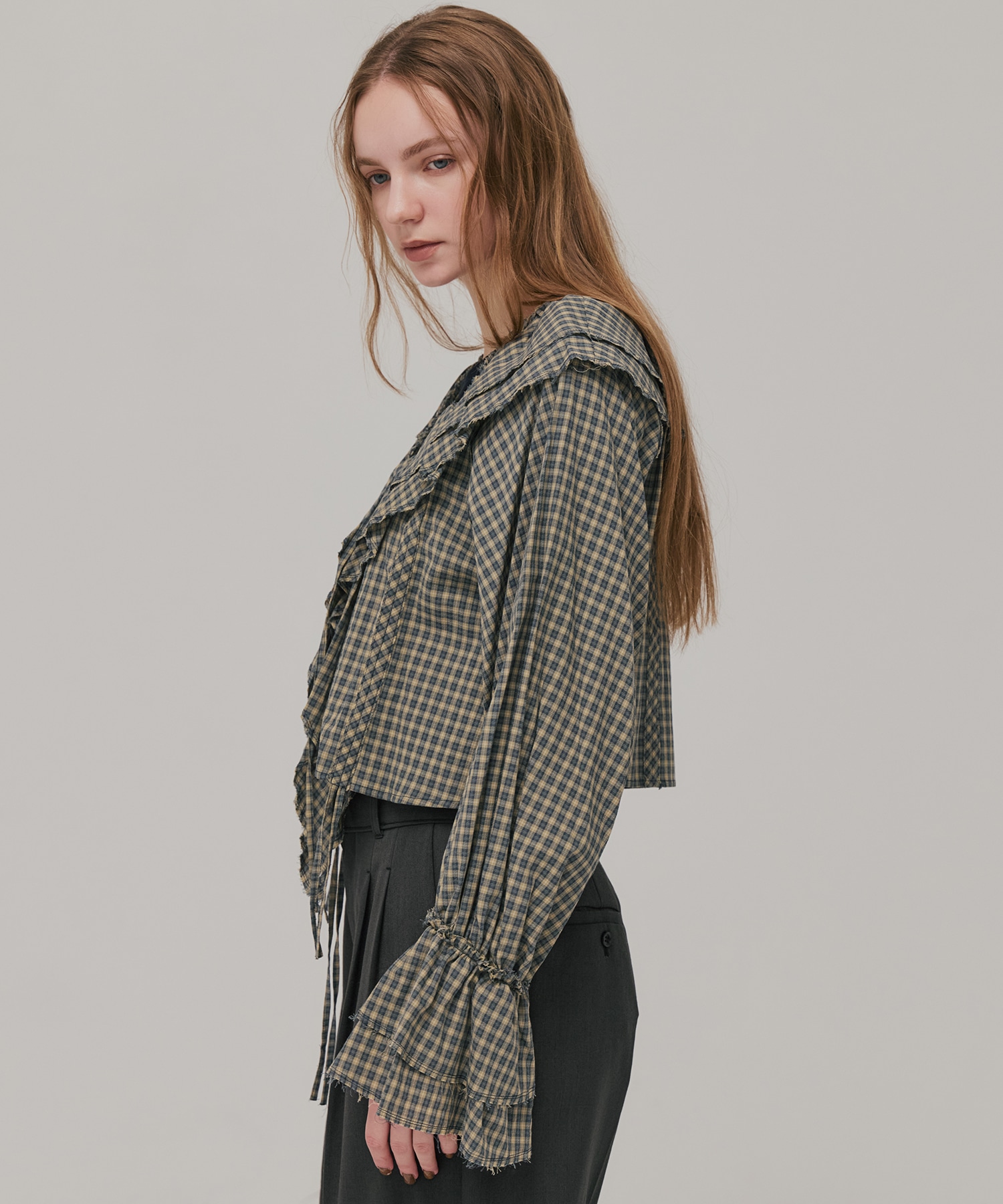 ラッフルカラーギャザーブラウス