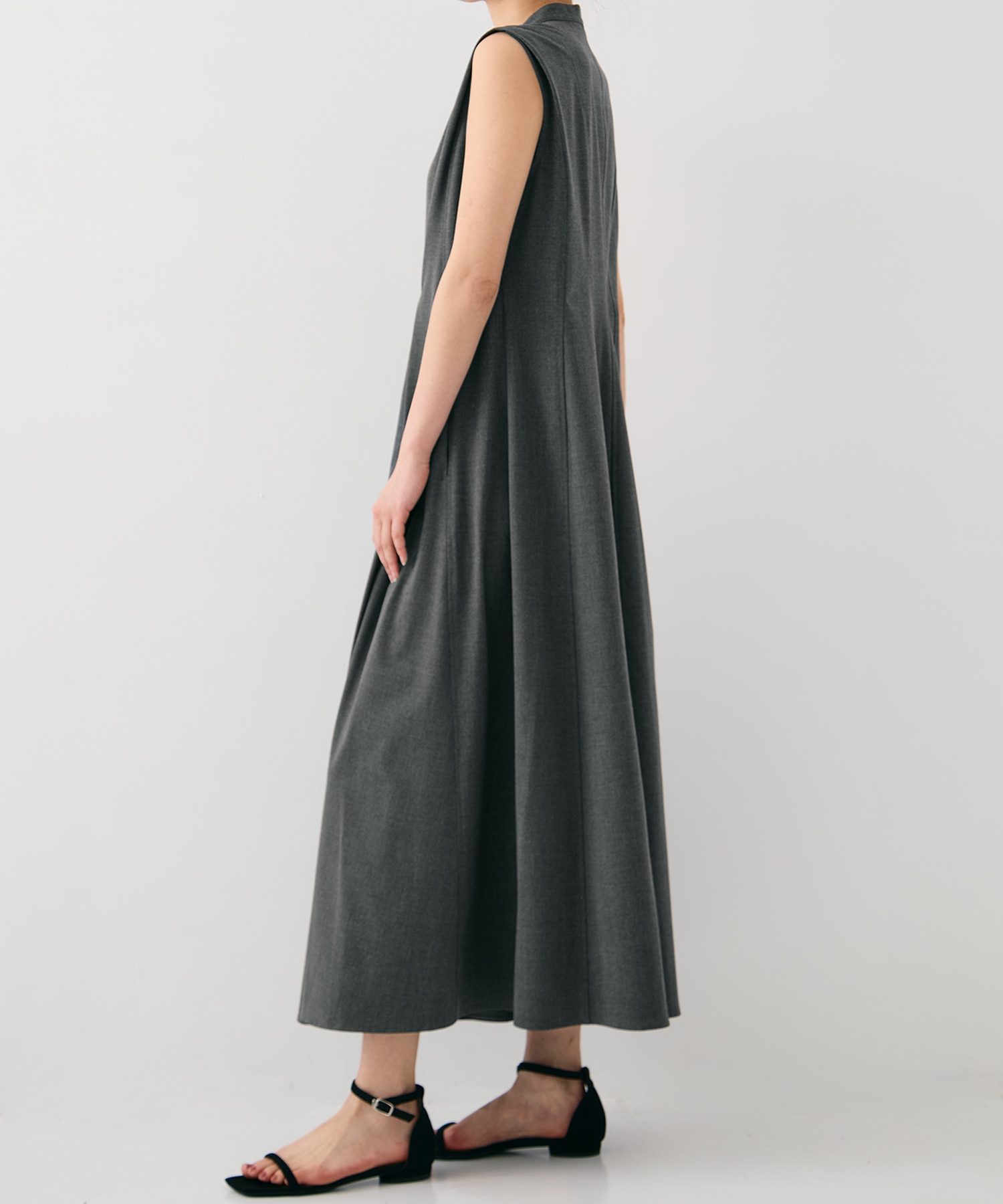 ショルダータックノースリワンピ