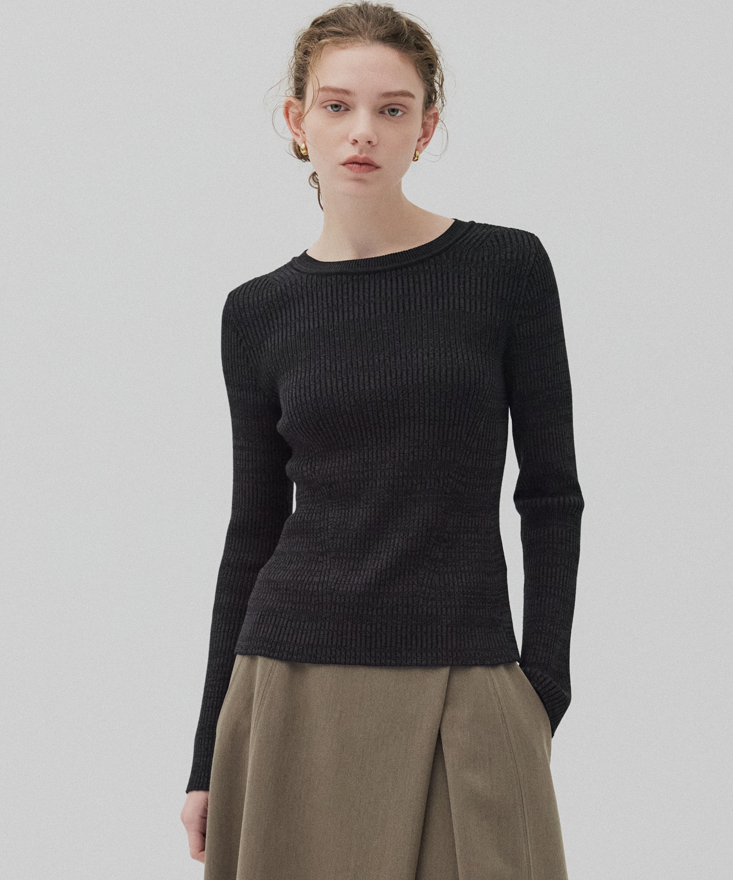 クルーネックリブニット