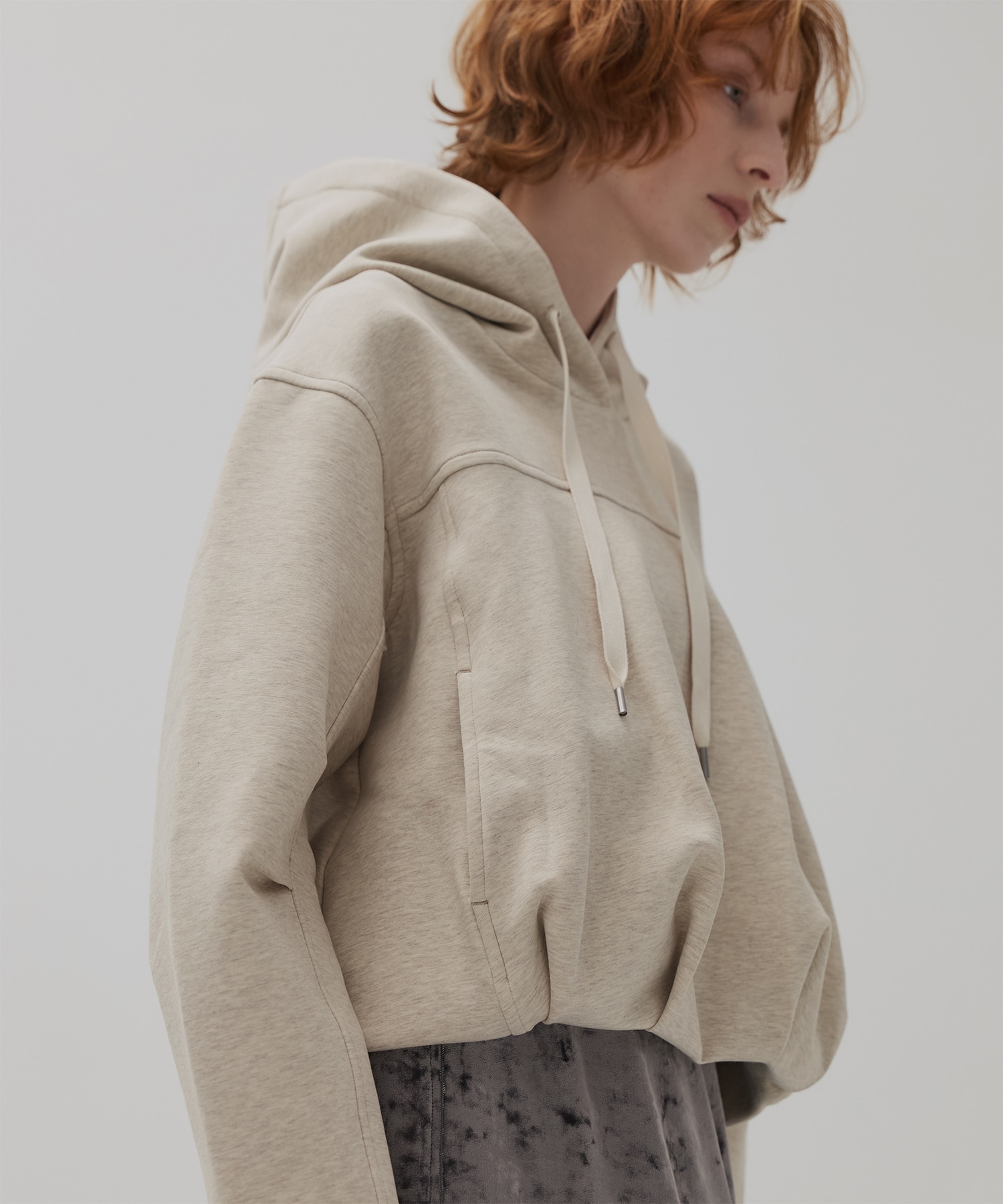 ダンボールバルーンフーディ